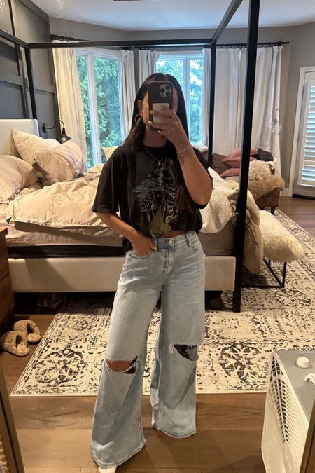 Anine bing graphic tee 💗🤪

Spring outfits 
Summer outfits  
Travel outfit 
Denim 

#LTKfindsunder100 #LTKfindsunder50 #LTKSeasonal