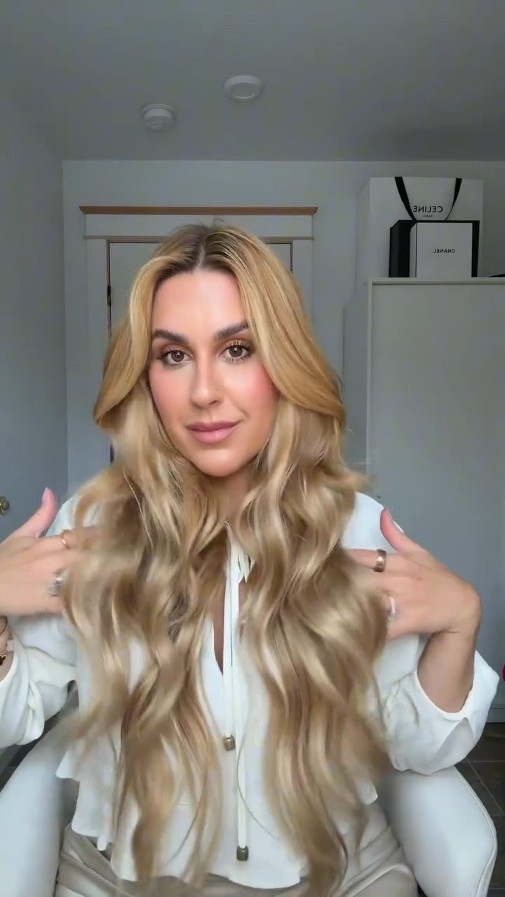 You know how much I love change; transforming myself always brings more confidence, more self-esteem, and connects me with new phases of my life. ✨

And when it comes to transformation, Bellami Clip-In Hair Extensions are my perfect allies: silky strands, just the right amount of volume, and an impeccable finish that makes all the difference.

I’m wearing the Silk Seam Clip-ins 22” in Vanilla Latte and I’ve linked it on my @liketoknow.it. Follow my @shop.ltk talita_destefani for app-only content.

#BeFullOfYourself #BellamiHair #BeautifulExtensionsOfYou

#BellamiPartner #ad

https://liketk.it/5uJ11