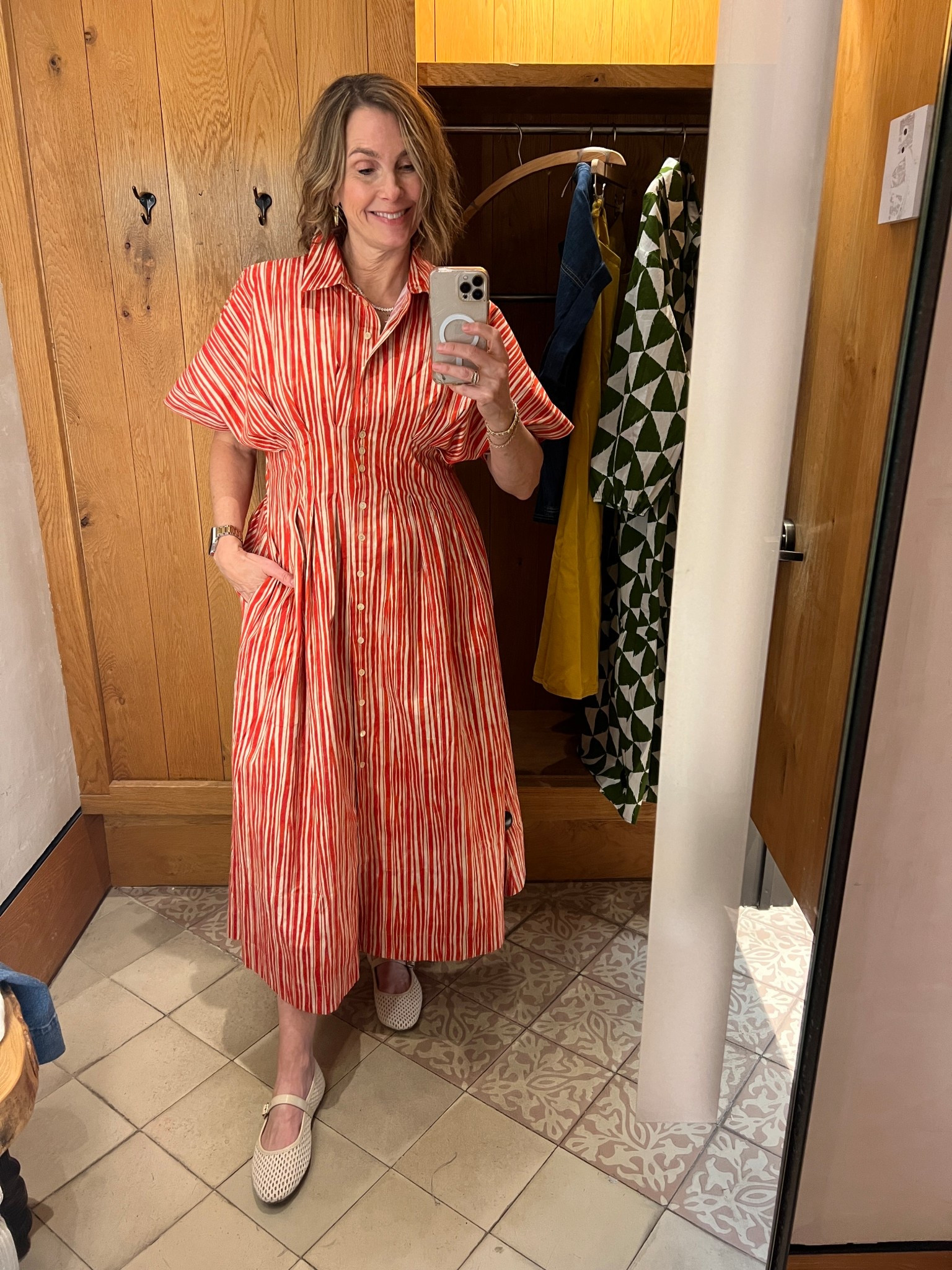 Another great dress that is so incredibly flattering and true to size.  I’m loving this print! 

#LTKMidsize #LTKOver40 #LTKWorkwear