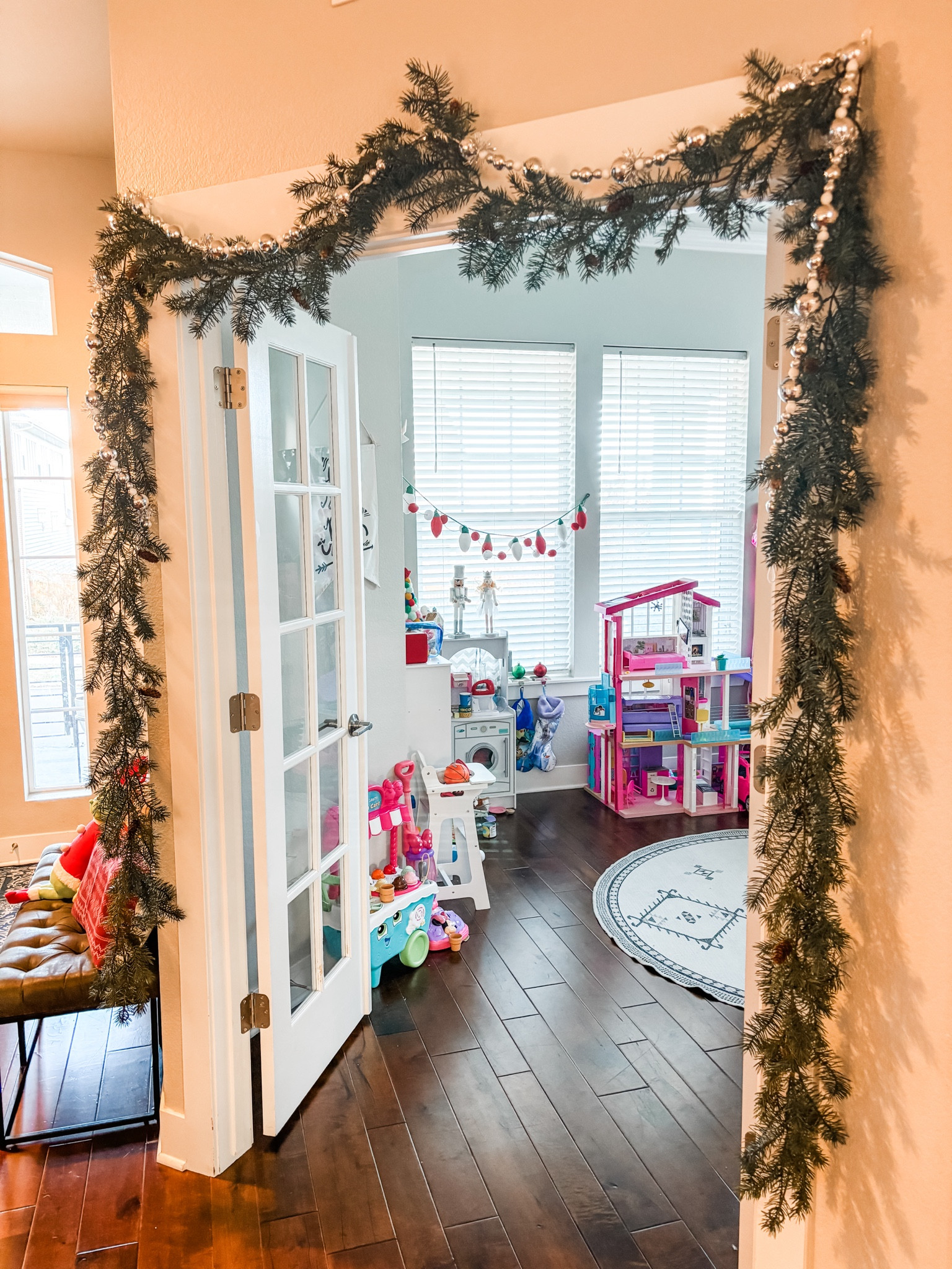 Entryway decor holiday decor garland 

#LTKSeasonal #LTKHome #LTKHoliday