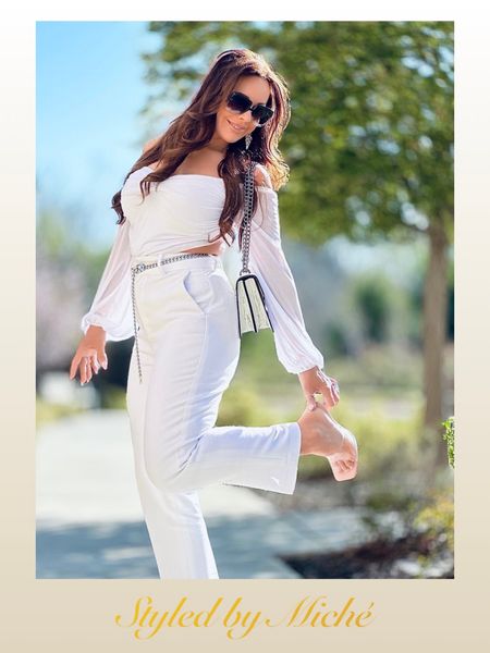Springing into the Whites

#white #capris #offshoulder
#spring2023 #heels #belt #purse #crossbody #amazon #over30fashion #over40fashion #summer #chic #elegant 

#LTKunder100 #LTKitbag #LTKunder50