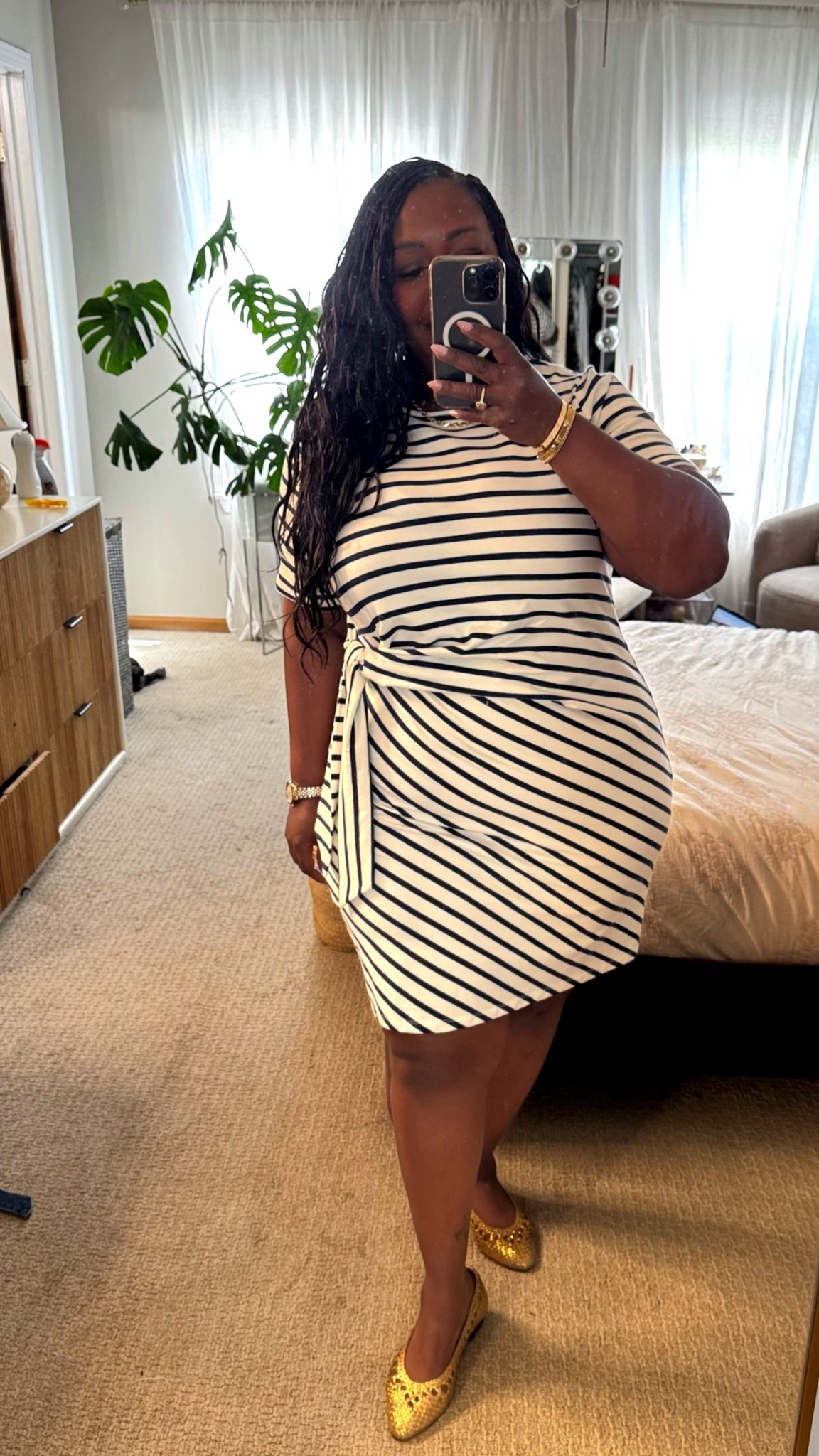 I don’t know about you, but I feel like whenever I am wearing a skirt to the office, too. It’s a maxi or a mid-length, but I think this slightly kissing the knee is also appropriate, thoughts? 

✨ I picked this wrap dress up in navy too! Wearing a size 2X. For the shoe, I decided to pair it with my favorite ballet flats from Sezane. The woven Gold material feels dressed up, but not at the same time.

#LTKPetite #LTKOver40 #LTKootd