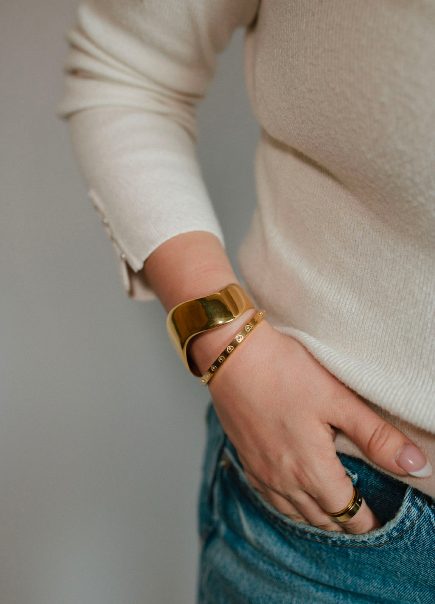 I am super excited to get to collab with Abbot Lyon and showcase some of their beautiful jewelry! All of their jewelry is waterproof and comes with a 2 year warranty! You can get 2 for 1 site wide with my code: LTK2FOR1 !!! Go check out the website!! #ad #abbottlyon @abbottlyon 

Gold jewelry, silver jewelry, high quality jewelry, tarnish free jewelry, non tarnish jewelry, waterproof jewelry, customized jewelry, Valentine’s Day gift, gift for wife, gift for girlfriend, meaningful gift, gift for mom  

#LTKGiftGuide #LTKStyleTip