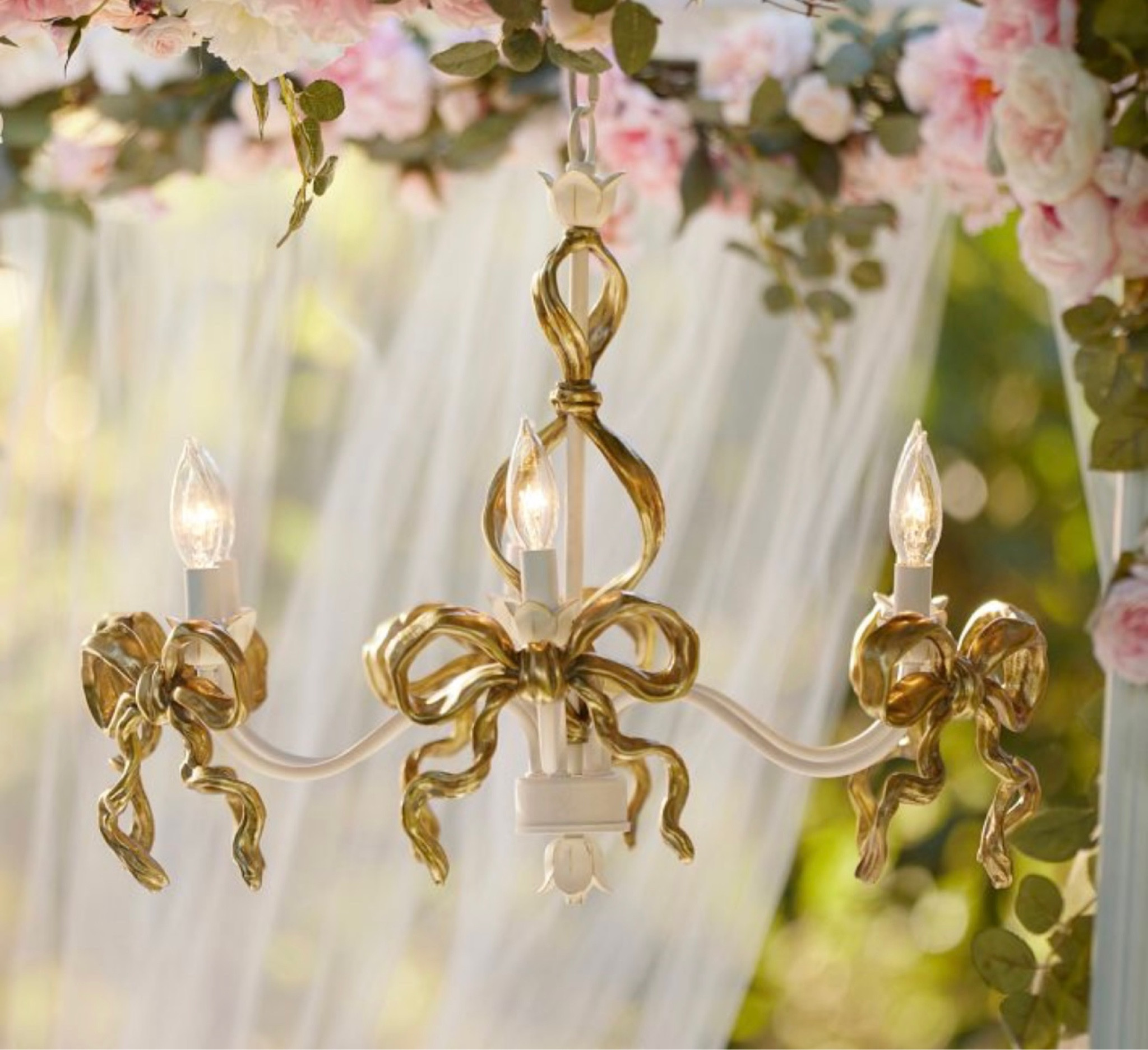 Bow chandelier 🎀 how beautiful!


#bowdecor

#LTKSeasonal #LTKSpringSale #LTKhome
