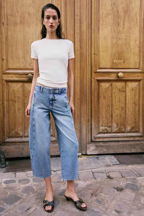 HIGH WAIST - BARREL - CROPPEDHigh-waisted jeans with front pockets and back patch pockets. Front ... | Zara US