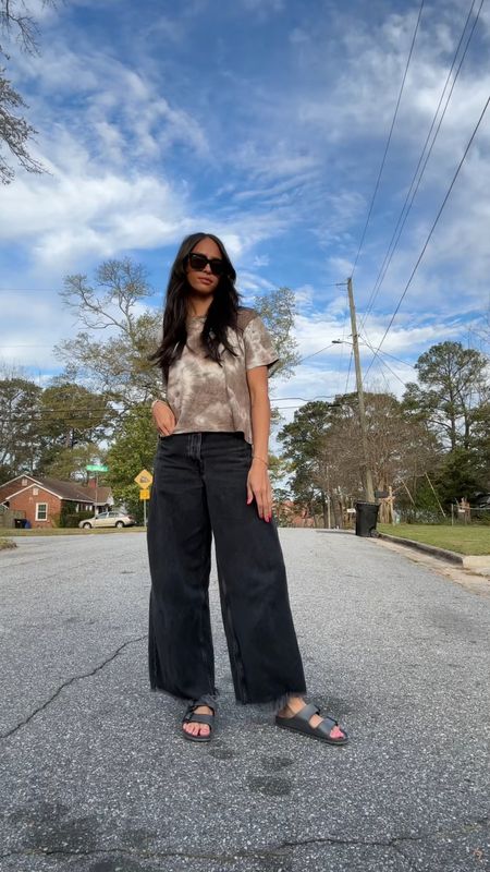 Another easy mom fit🤎 still a big fan of wide leg jeans. Especially this pair! #ootd #momoutfit #mom #freepeople #widelegjeans

#LTKstyletip #LTKfindsunder100 #LTKU