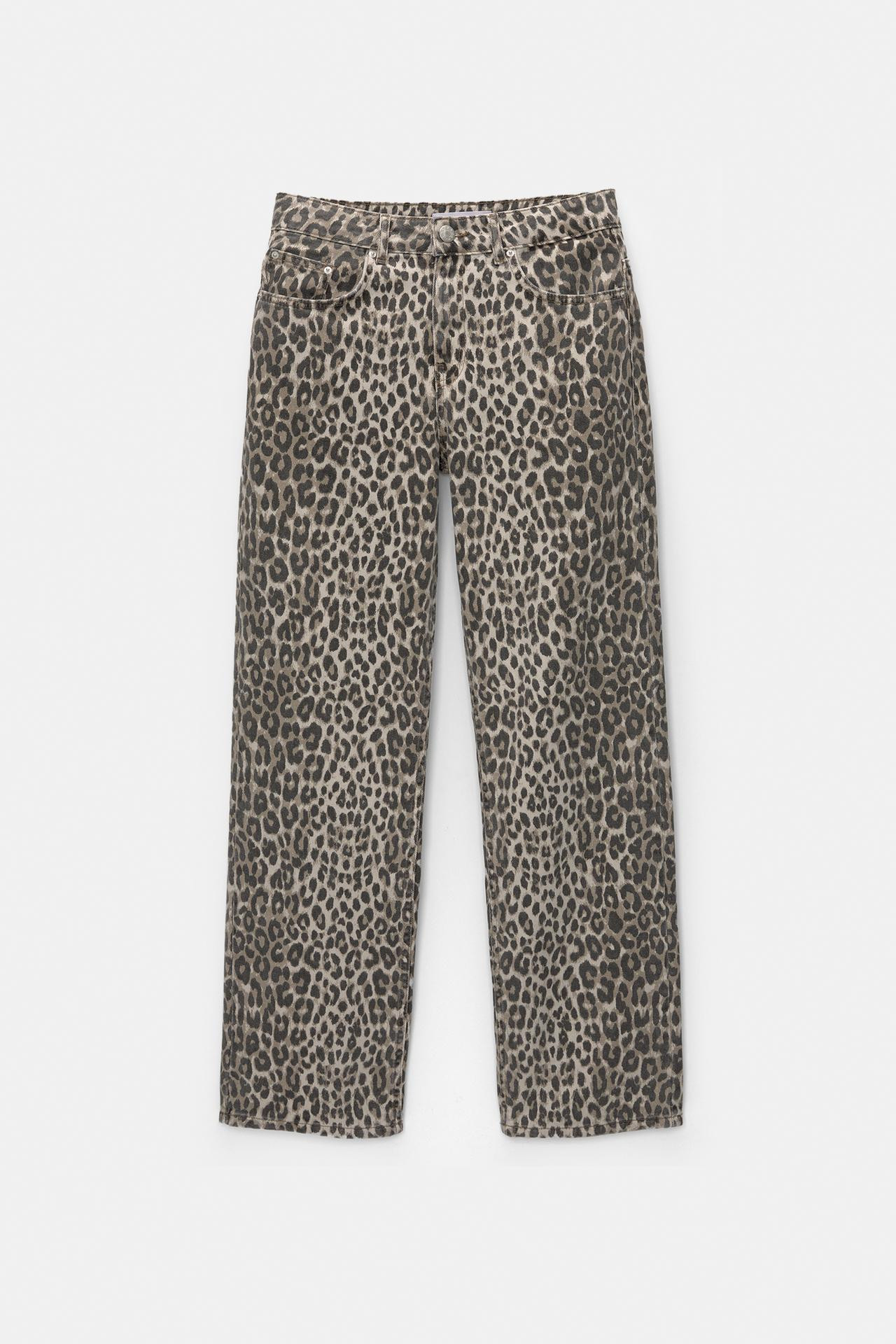 Gerade geschnittene Hose mit Animalprint | PULL and BEAR DE
