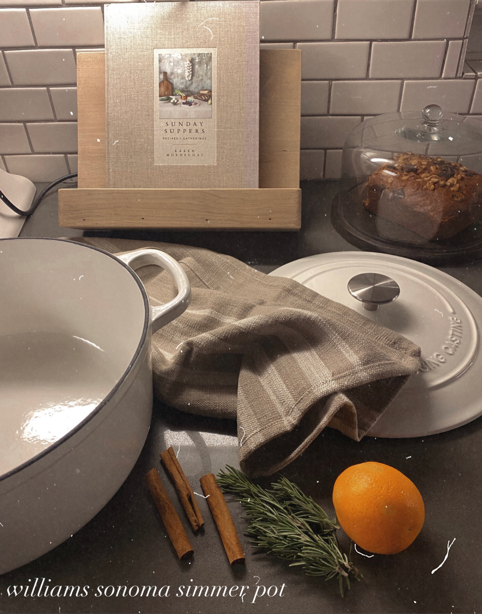 WILLIAMS SONOMA SIMMER POT:
-8 cups water
-Orange
-Cranberries
-Rosemary sprigs
-Cinnamon sticks
-Cloves