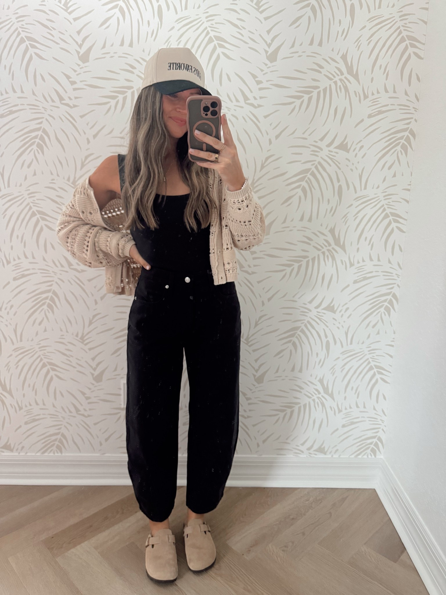 Today’s outfit!

Size 2 jeans - go down if in between.. I did my true 2 and they’re roomy 

Small tank. XS cardigan 


Neutral outfits
Black jeans
Barrel jeans
Spring cardigan
Closet staples 
