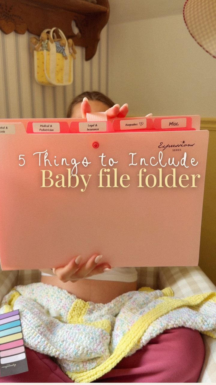 5 labels to include in your file folder system for when your baby arrives!! This is so helpful because the hospital gives you so much paperwork and having a space for everything right away is a game changer 🙌🏼
.
#hospitalbag #pregnancytips #birthplan #pregancyjourney #firsttimemomtips