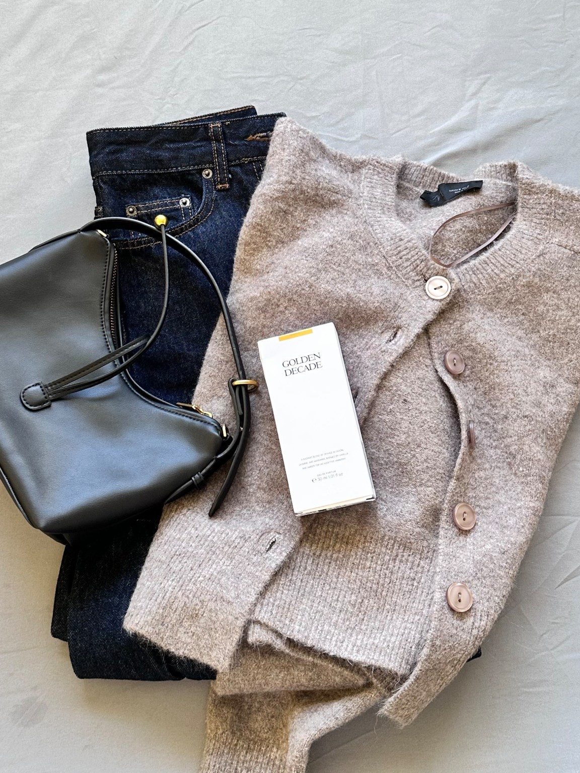 Classic staples for the season. ☕️ ✨

#minimaliststyle #capsulewardrobe #cleanaesthetic #neutraloutfit #quietluxury #parisianstyle #effortlesschic #streetstyleluxe

#LTKFindsUnder100 #LTKootd #LTKSaleAlert