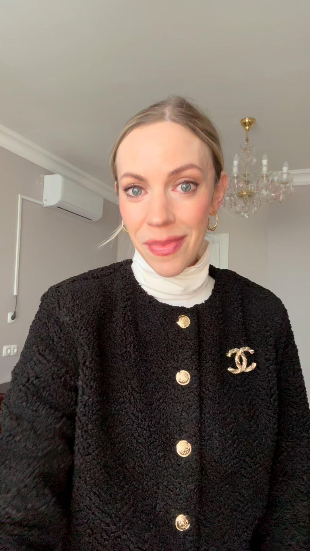 Work wear look, office style, gold button cardigan, tweed pants, Chanel brooch, style over 40

#LTKOver40 #LTKWorkwear