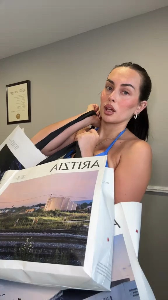 Obsessed with Villa Blue🩵

#springstyle #aritzia #style #outfitoftheday #aritziaoutfit #tryon #aritziahaul #outfitinspo #styleinspo #outfit #aritziatryon #outfitideas #aritziastyle #casualoutfit #LTKstyletip #LTKfitness #LTKsummer