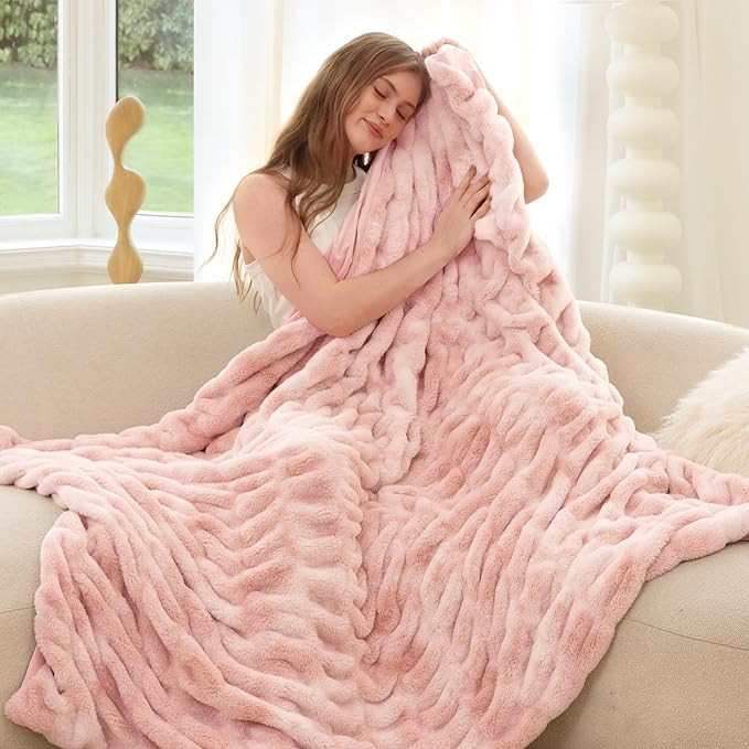 Oversized Ruched Faux Fur Blanket - 60x80-Inch Extra Soft, Dual-Sided Flannel & Faux Fur Throw | ... | Amazon (US)