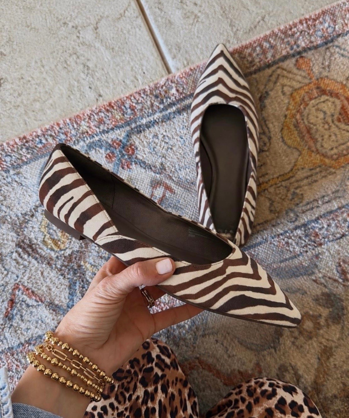 Zebra flats are having a moment and this pair is SO good. The pointed toe + chocolate brown print make them feel way more expensive.

zebra flats, animal print shoes, pointed toe flats, fall flats, brown shoes, statement shoes, fall shoe trend, women’s flats, fall fashion, animal print trend, everyday flats, JulieFranks