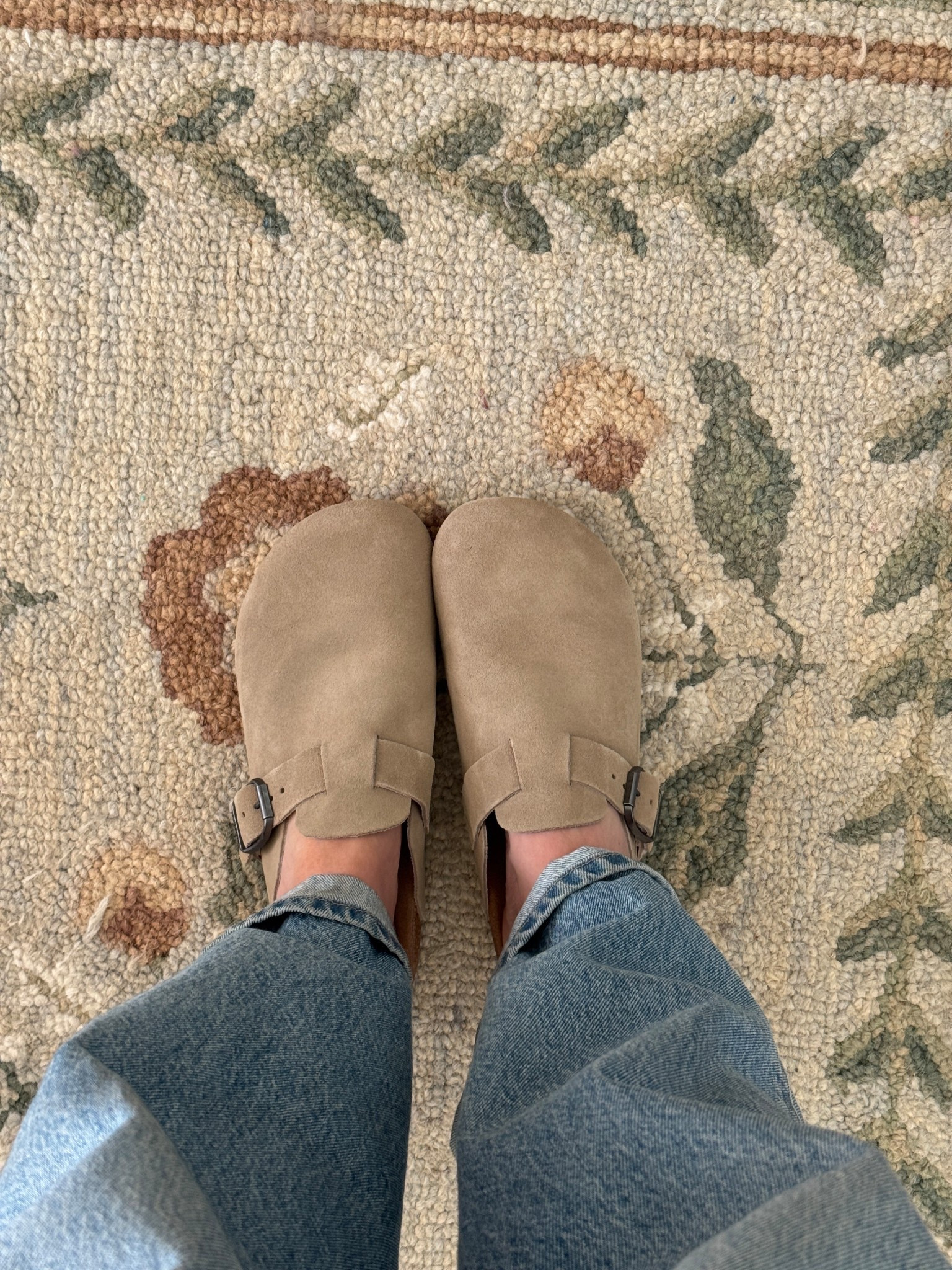 New mules that are sooooo comfy!!!! 🙌🏻🙌🏻🙌🏻 true to size. New faves! #ad #fitoryshoes 

#LTKSaleAlert #LTKootd #LTKgrwm