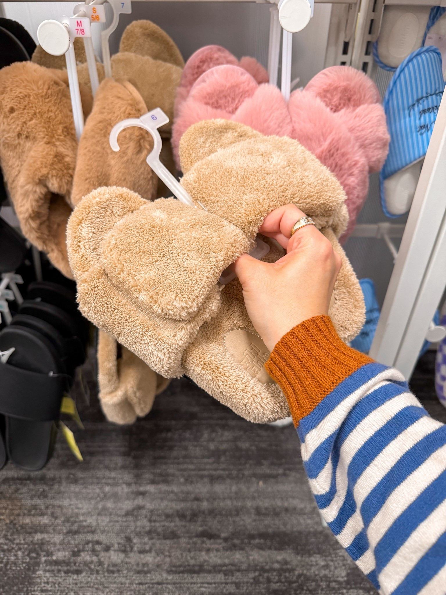 Faux fur slide slippers
