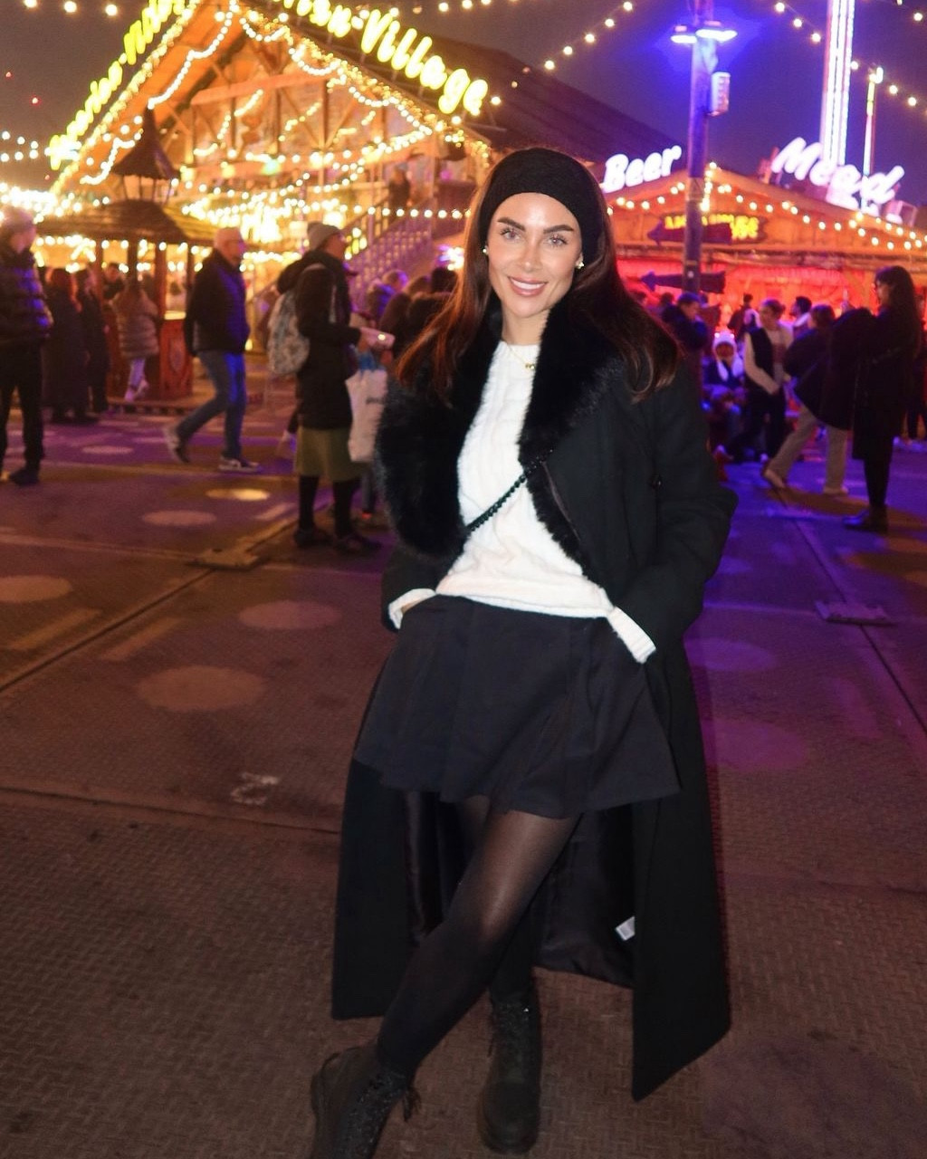 Winter Wonderland ✨

Hollister skirt, Hollister cable knit jumper, Dr Marten boots, River Island faux fur trench coat, Temu black knitted headband, black quilted mini kensington drench bag 🖤

(Linked alternatives)

#LTKuk #LTKstyletip #LTKwinter