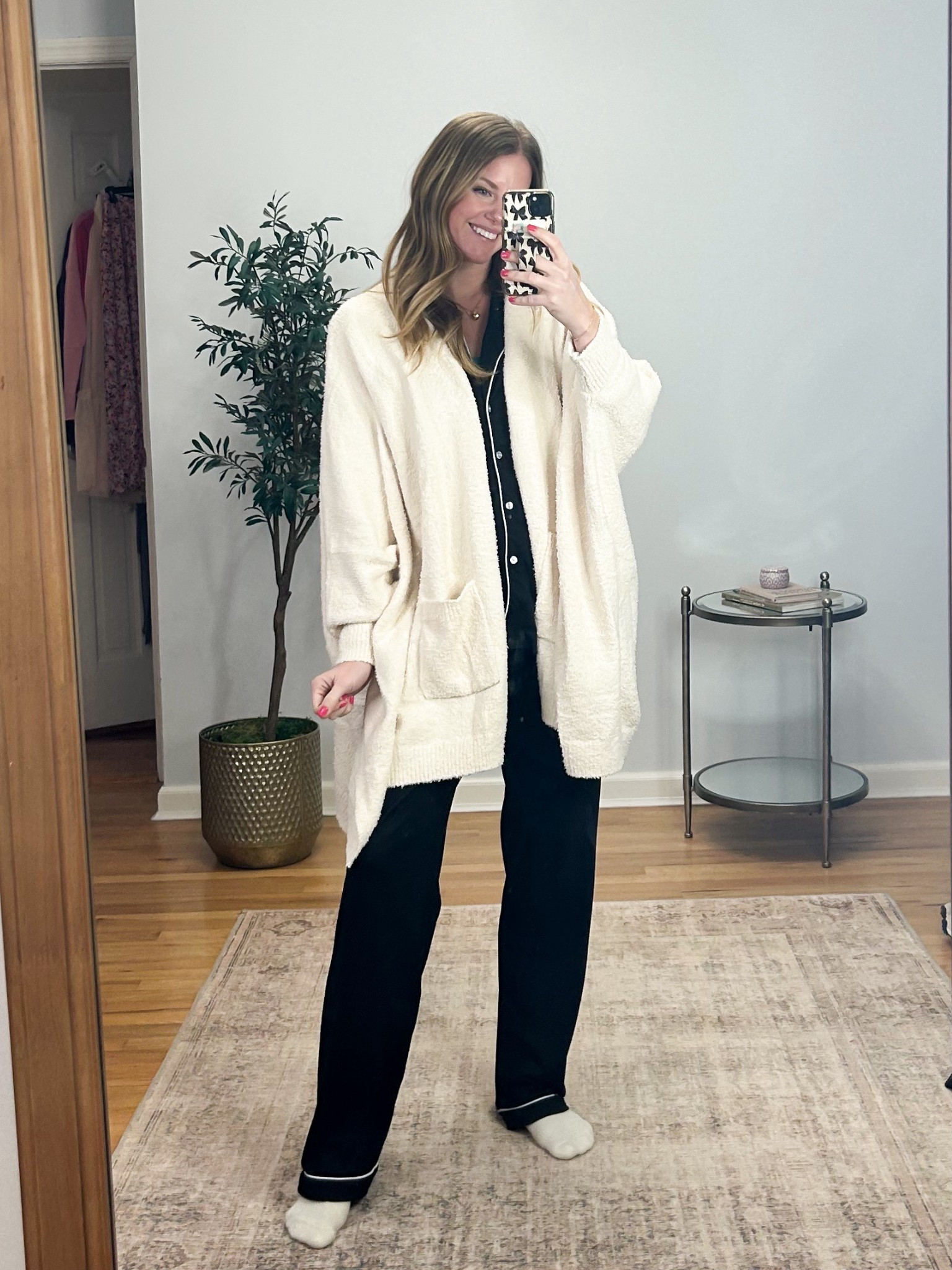 This sweater is incredible! It’s one size fits all and it feels like a blanket! The material feels like barefoot dream and it’s so comfy! 

#LTKmomlife #LTKHome #LTKSaleAlert