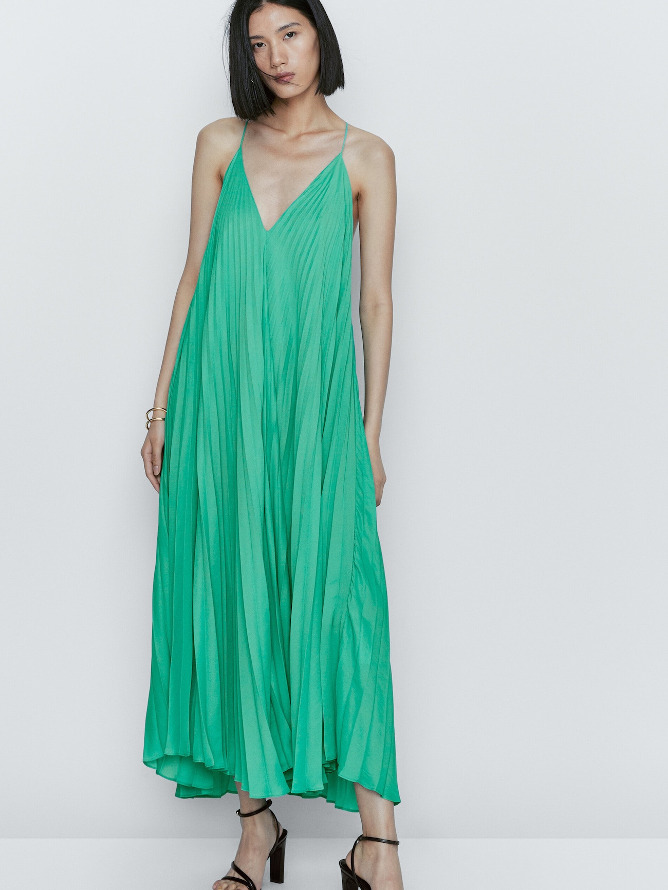 Pleated V-neck dress | Massimo Dutti US