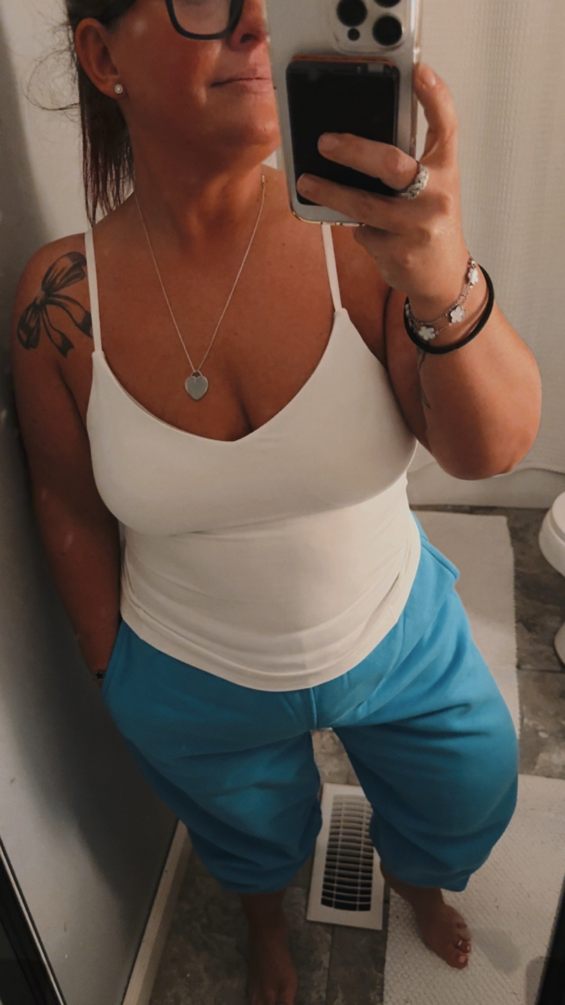 These @lululemon joggers in this ocean wave color is so good🫶