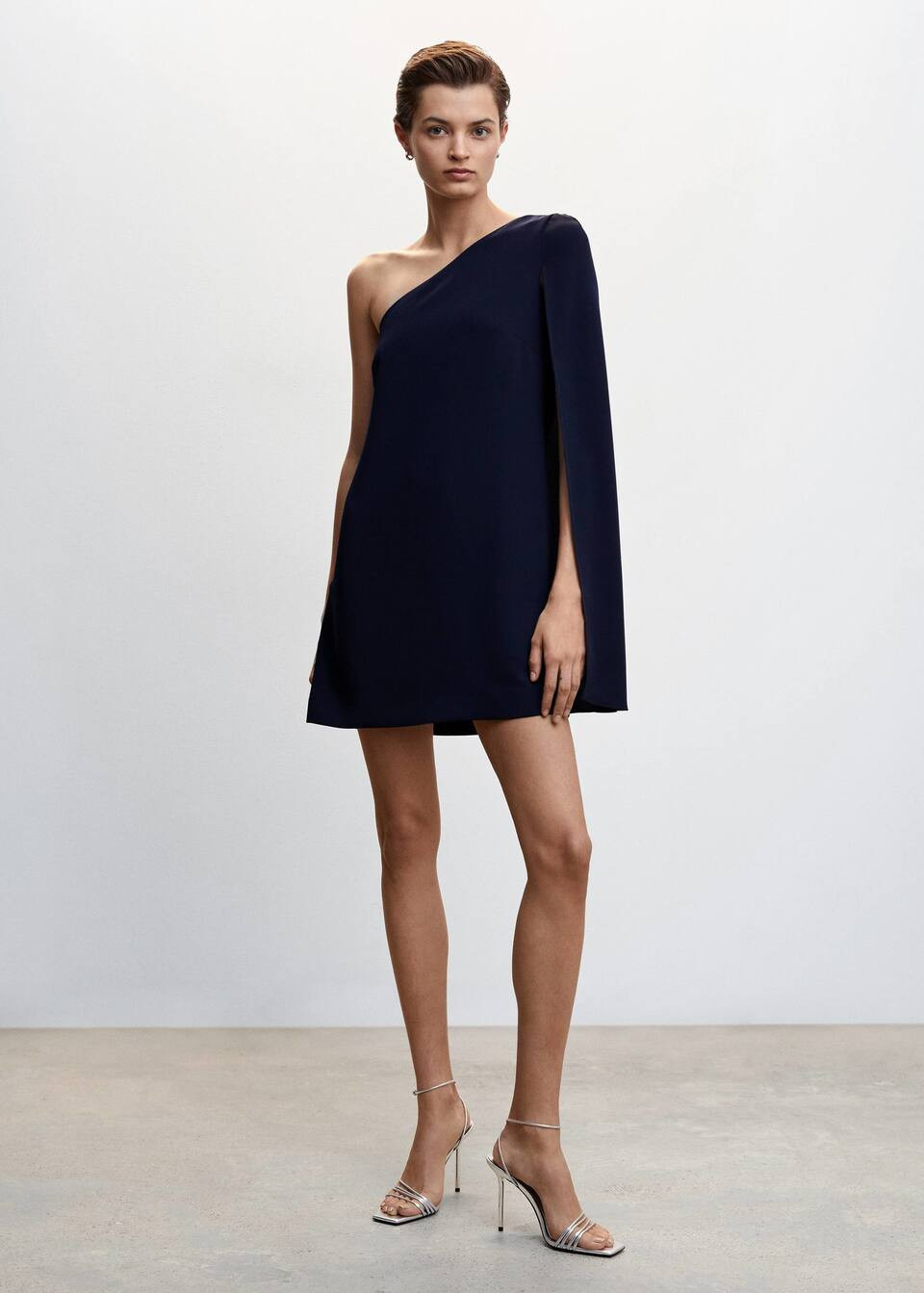 Robe cape asymétrique -  Femme | Mango France | MANGO (FR)