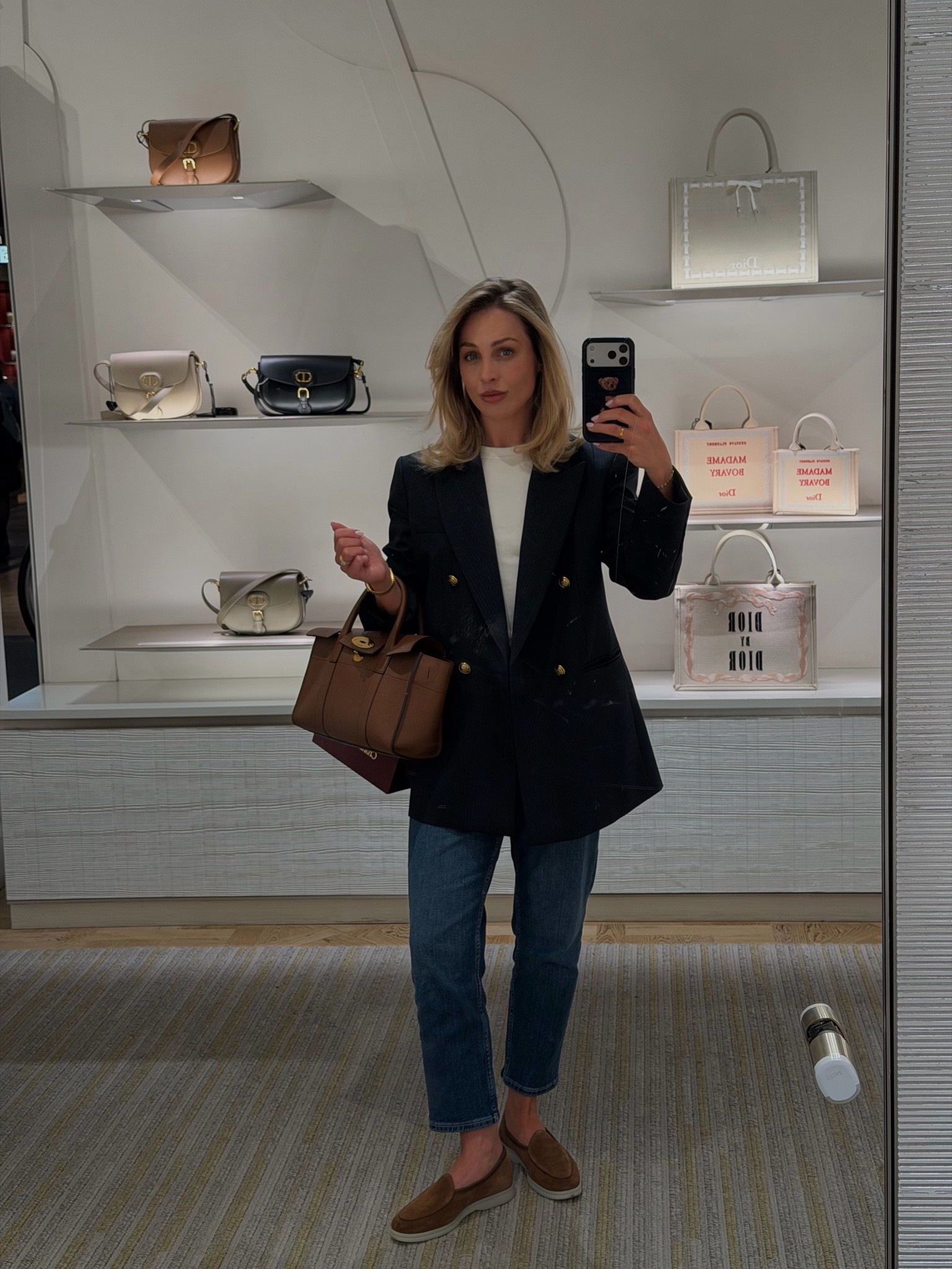A classic casual outfit for a day in the city

#LTKspring #LTKjeans