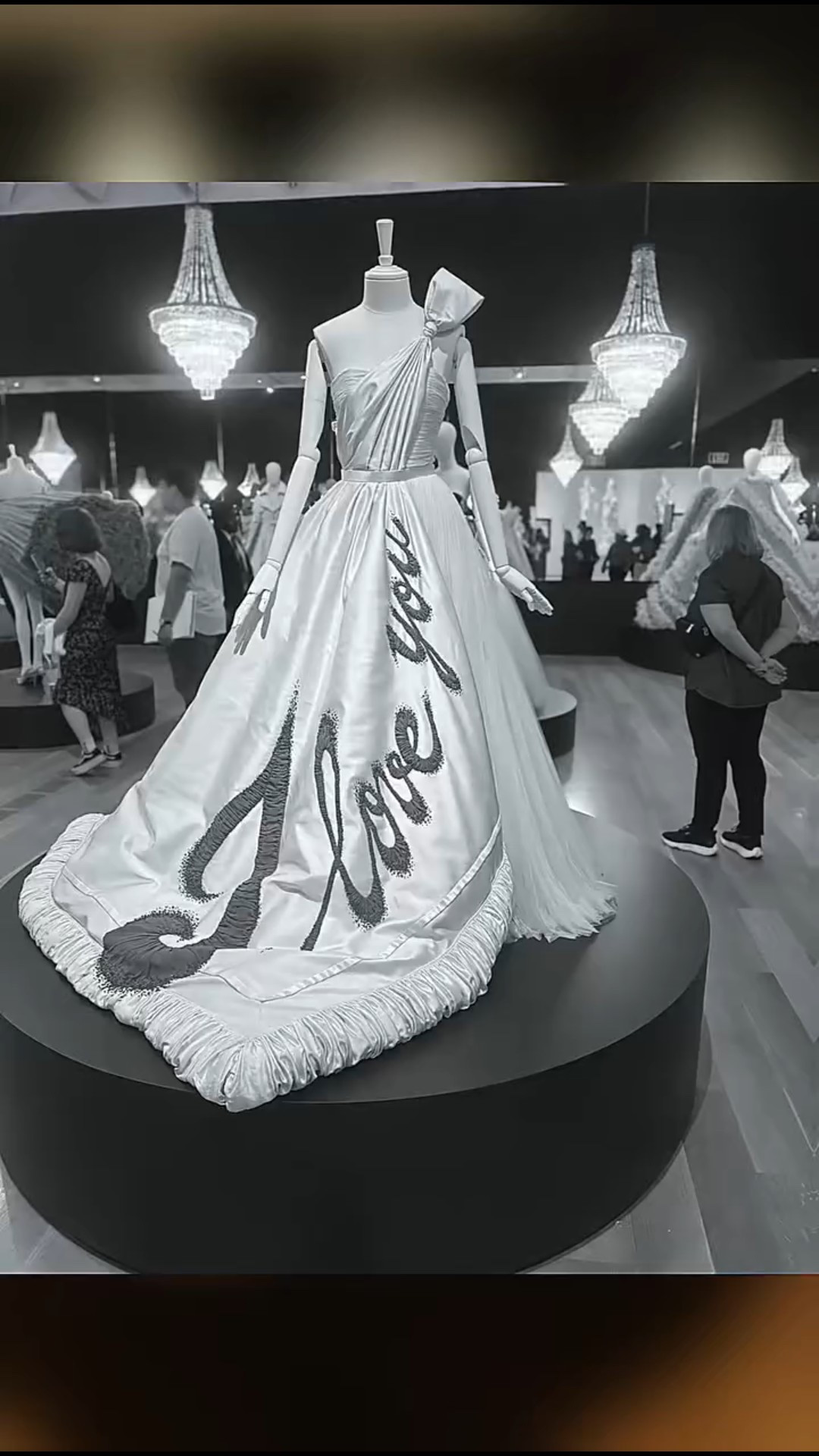 @VIKTORANDROLF_FRAGRANCES  @VIKTORANDROLFFRAGRANCES
Mini Flowerbomb Trio Set - a perfect trio of scents. 

I was fortunate to have been able to see the Fashion Statements exhibition when it was at the High Museum of Art in Atlanta.  I was in awe at creativity and utter artistic vision of this iconic fashion house.  When I was gifted this set of these perfumes I was more than thankful.  These scents do not disappoint. 

🌺 Flowerbomb Eau De Parfum - a little spicy undertone that balances sweet &powdery notes
🌺Flowerbomb Ruby Orchid - so warm & addictive with juicy peach, soft florals, and creamy vanilla.
🌺Flowerbomb Tiger Lily - refreshing coconut, mango gives you a sexy tropical scent 

Available at Sephora 
#CFxFlowerbomb #GiftedByViktorandRolf #sephora #viktorandrolf