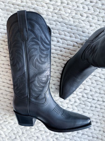 Currently one of my favorite closet staples to style—these are easily one of the most versatile pair of boots that I own. These are absolutely stunning & worth every penny! 

Festival Season - Summer Concert Outfit - Black Boots - Cowboy Boots - Cowgirl Boots - Festival Outfit 

#tecovas #boots 


#LTKover40 #LTKshoecrush #LTKworkwear