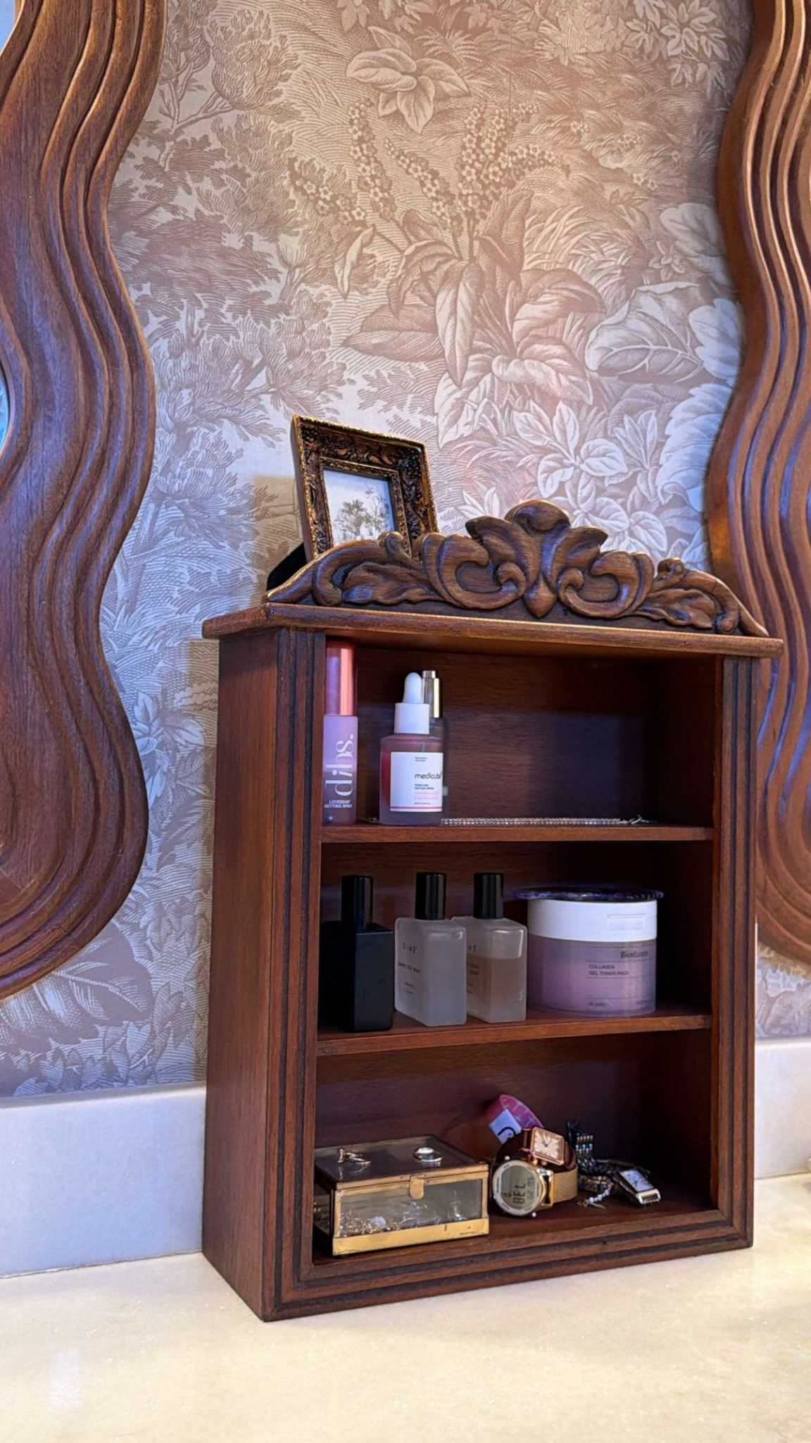 She also makes the cutest bathroom shelf. 

#LTKHome #LTKSeasonal