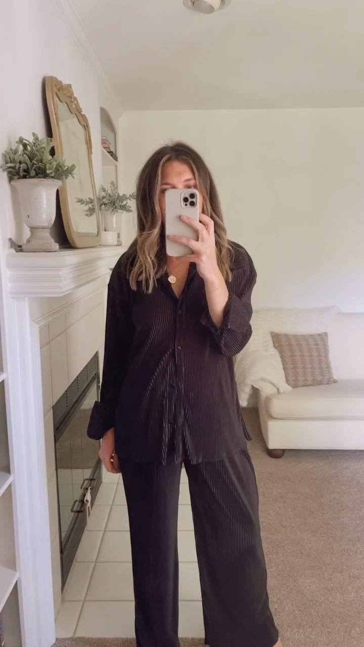 Amazon dressy set. Perfect for a growing bump. Bump style. Holiday looks. Holiday style. Amazon fashion  

#LTKbump #LTKfindsunder50 #LTKHoliday