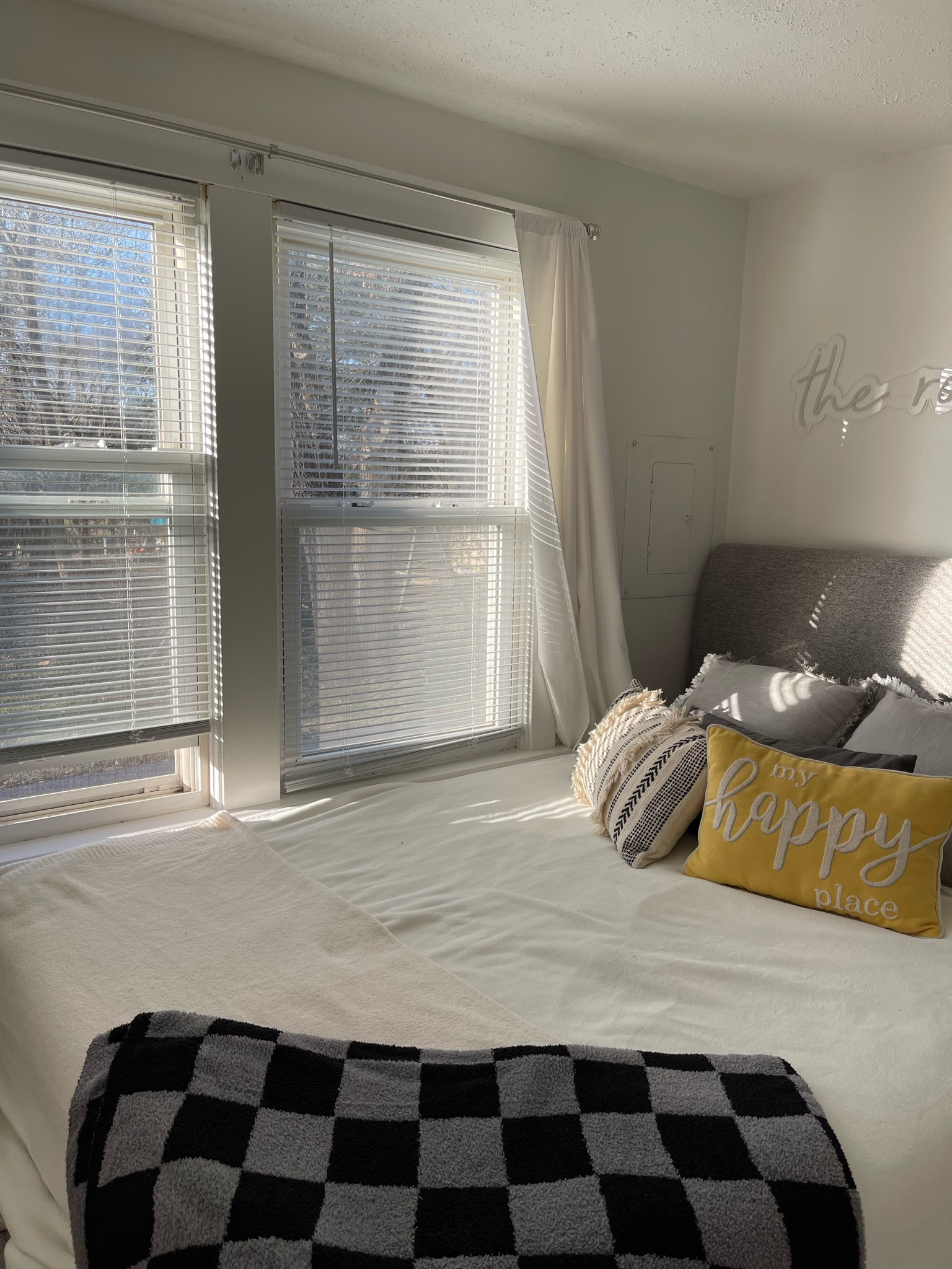 The best throw blanket🫶🏼

Blanket, bedroom, bedroom inspo, bedding, pillows, throw pillows

#LTKfindsunder50 #LTKhome