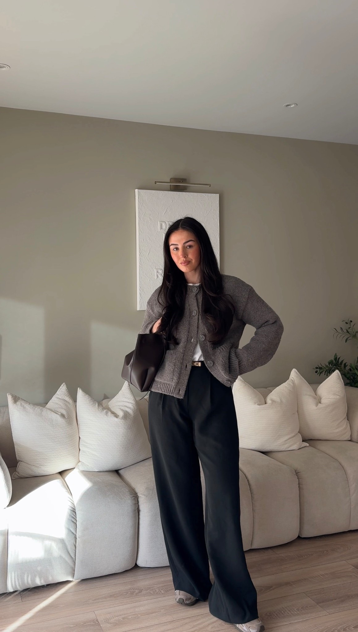 Office day outfit x

Workwear, office outfit, work bag, work trousers, office OOTD, new balance 204L, black wide leg trousers, knit cardigan, capsule wardrobe 

#LTKworkwear #LTKwinter #LTKuk