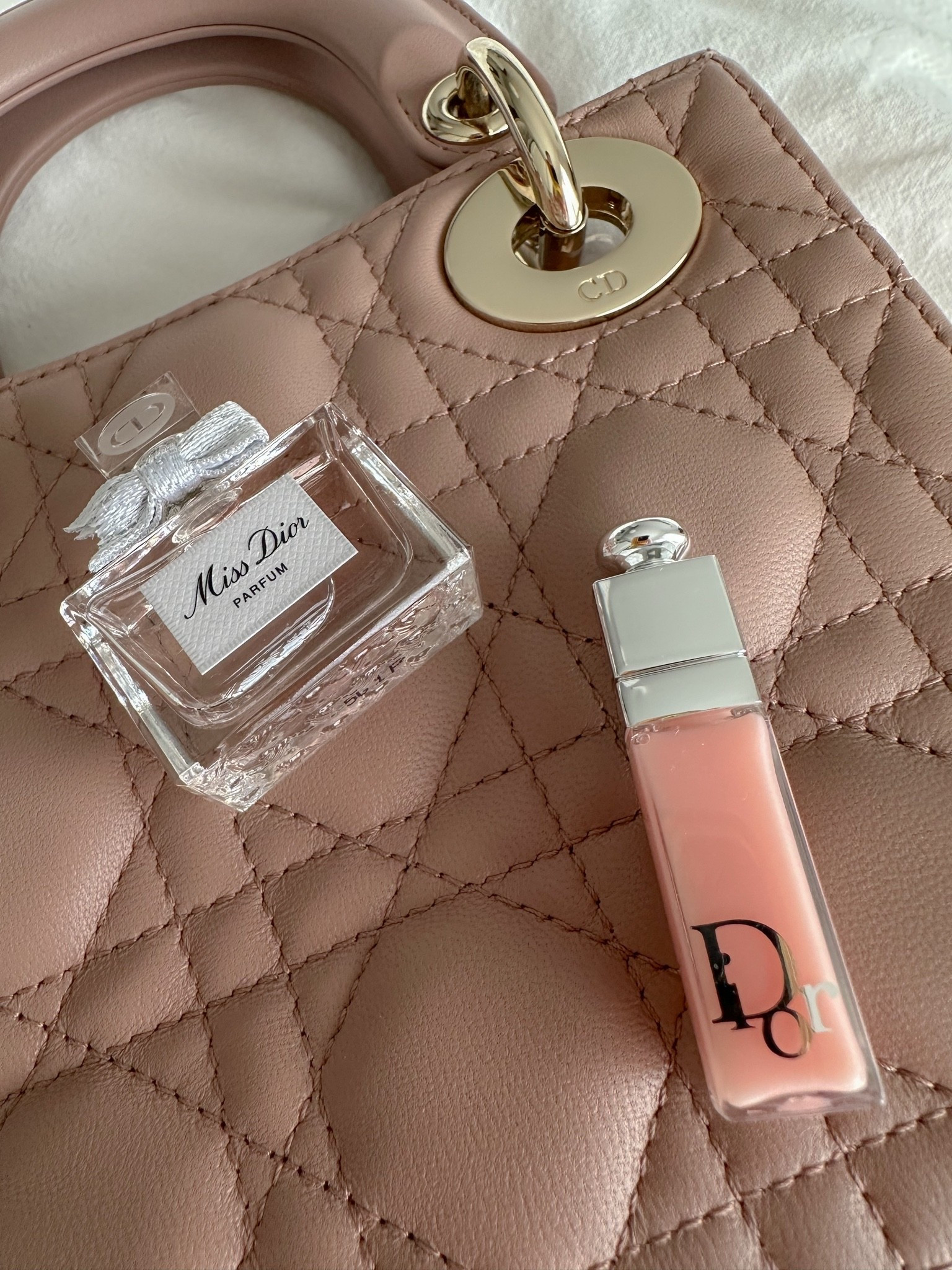 Got the cutest miniatures with my Dior beauty order 🩷
#dior #ladydior #missdior

#LTKBeauty #LTKselfcare #LTKootd