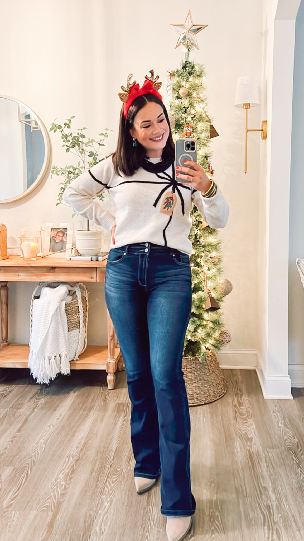 Holiday Sweater. Festive Look. 

#LTKMidsize #LTKSeasonal #LTKHoliday