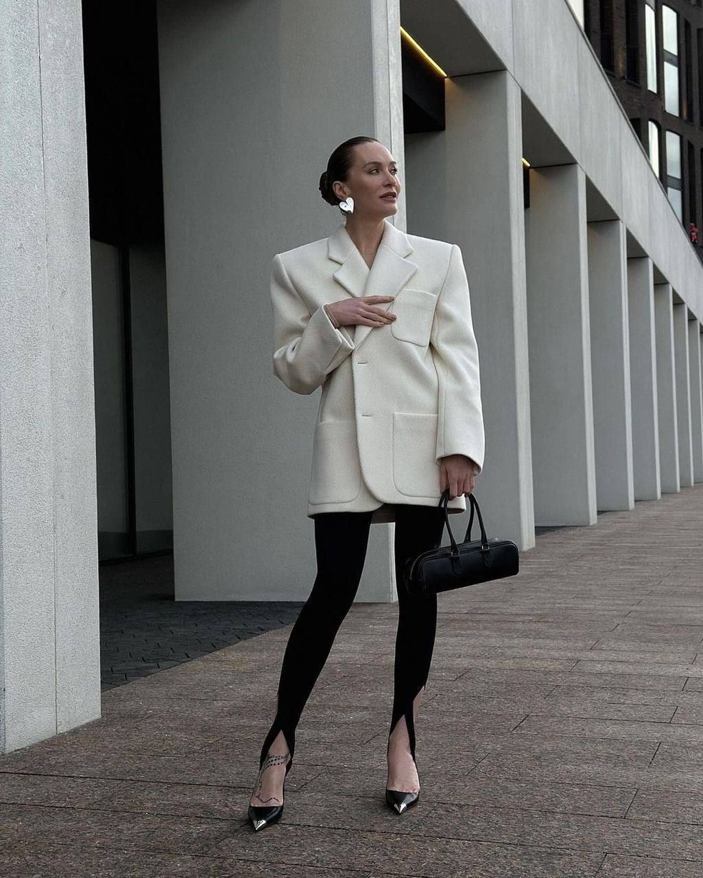Black stirrup pats
Beige blazer

#LTKSpringSale #LTKWorkwear #LTKPetite