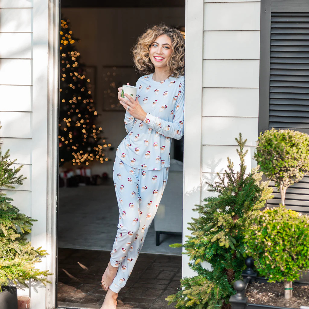 Women's Jogger Pajama Set in Vintage Santa | Kyte Baby