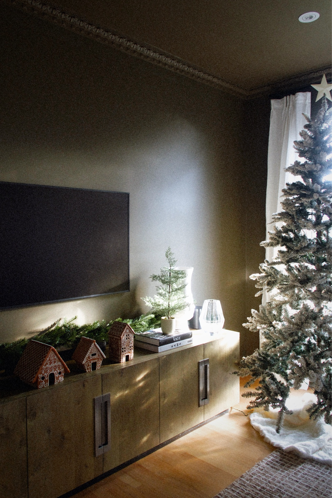 Christmas decor, holiday decor, living room decor, home decor, cozy decor 

#LTKFindsUnder100 #LTKHoliday #LTKHome