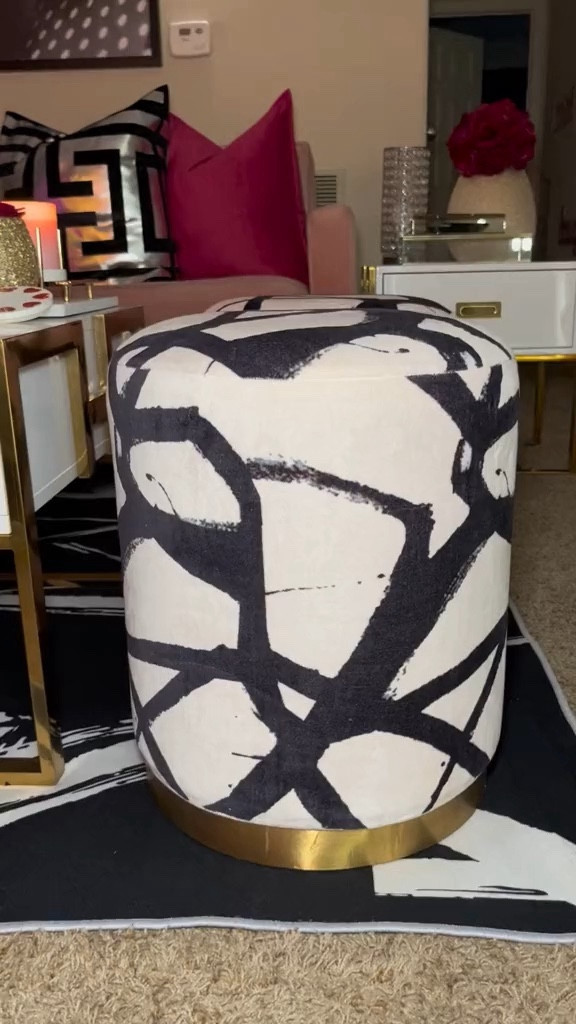 These white and black ottomans is The bomb, baby!!!! What do ya'll think???

#LTKVideo #LTKhome