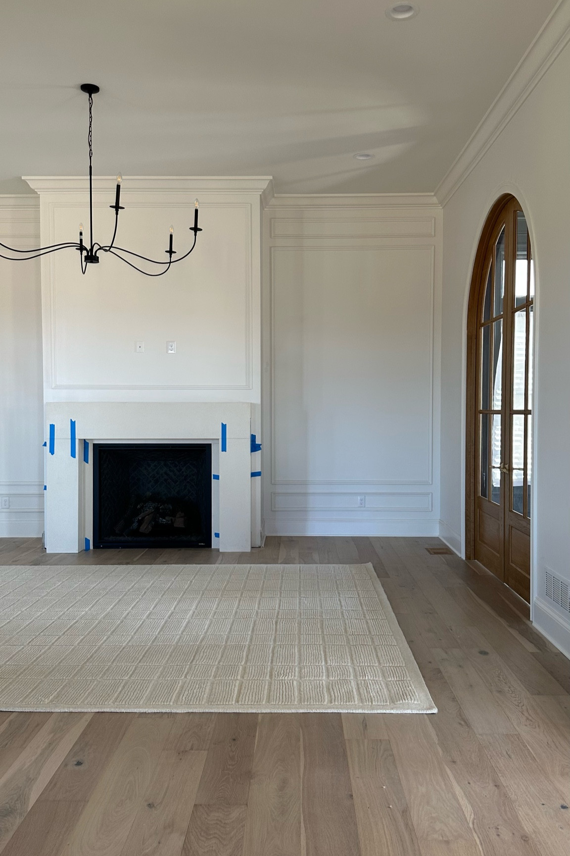 Area rug
Fireplace mantle 

#LTKhome