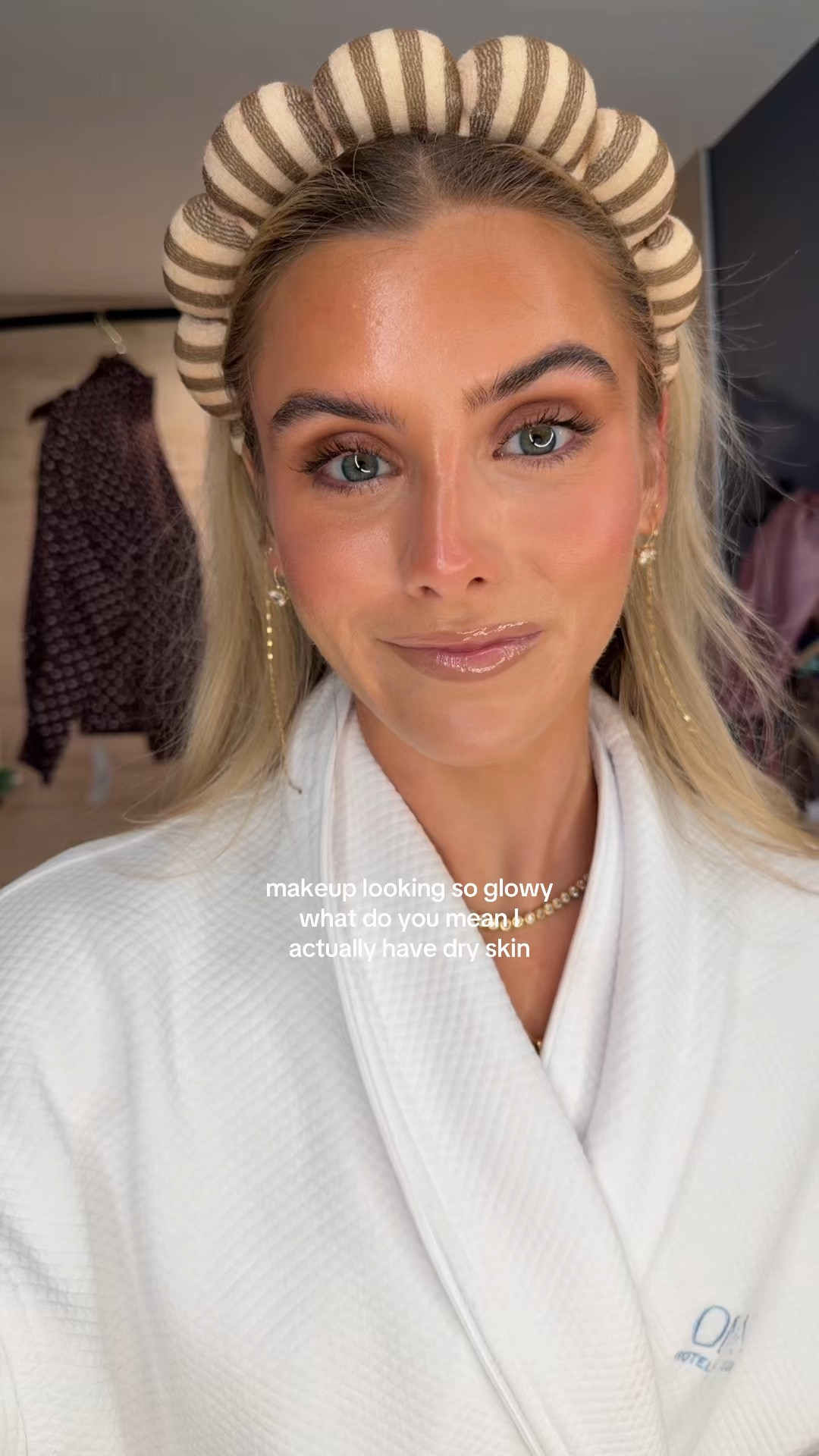 The makeup is so glow you wouldn’t even know I have dry skin. I really perfected this makeup routine.

#LTKBeauty #LTKCon #LTKgrwm