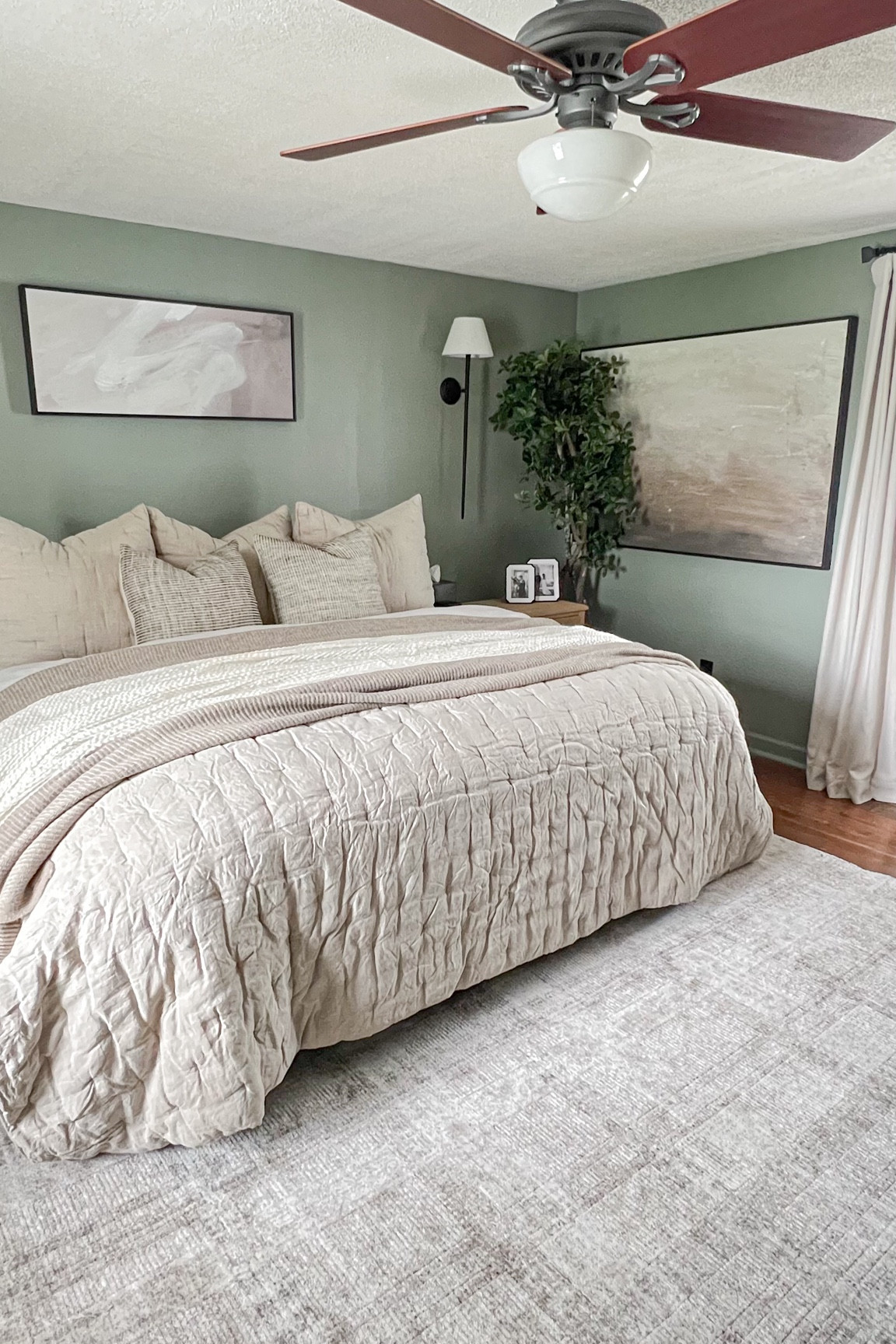 Master Bedroom

Be sure to follow @elevatedneutrals on instagram for more home inspiration 

Green Master Bedroom | Bedroom Decor | Neutral Bedding | Textured Blanket | Brown | Abstract Artwork | Collection Prints | Over the Bed Art | Sausalito Bedroom Furniture | Nightstand

#LTKhome