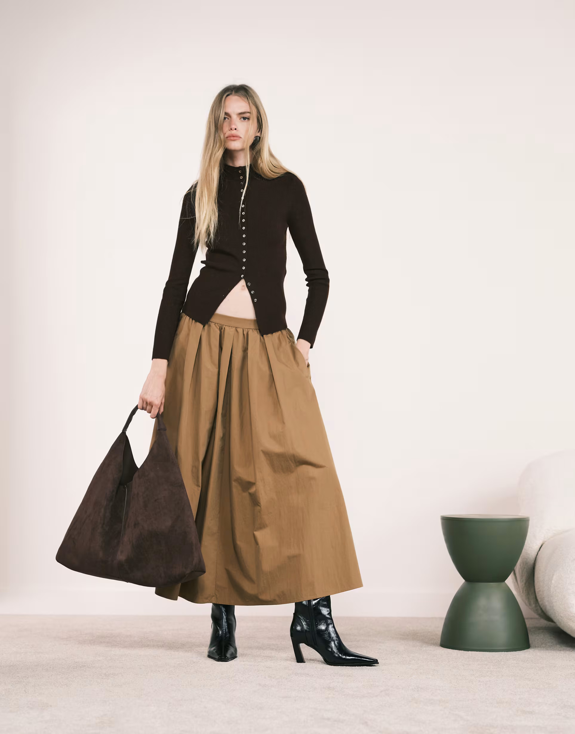 ASOS DESIGN faux suede scoop tote bag in chocolate | ASOS (Global)