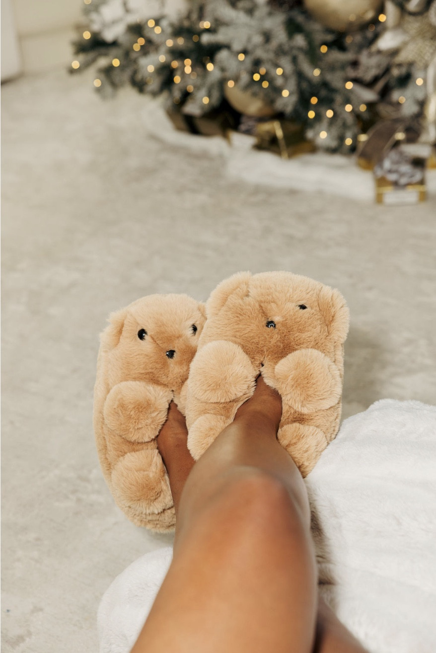 I just bought some of the cutest and comfiest slippers from Skims!

#LTKHome #LTKGiftGuide #LTKShoeCrush