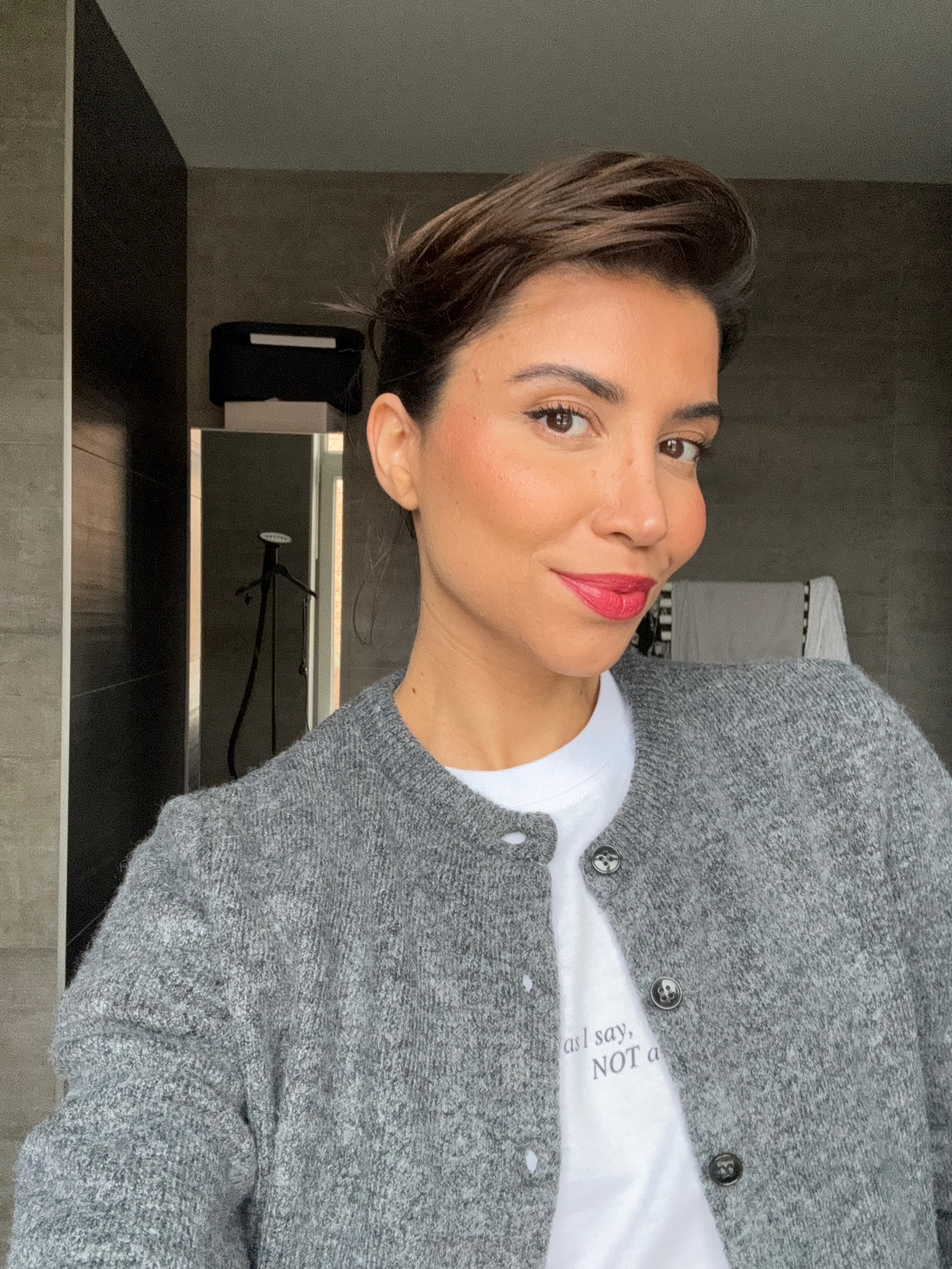 Grey cardi is always a good idea 🩶