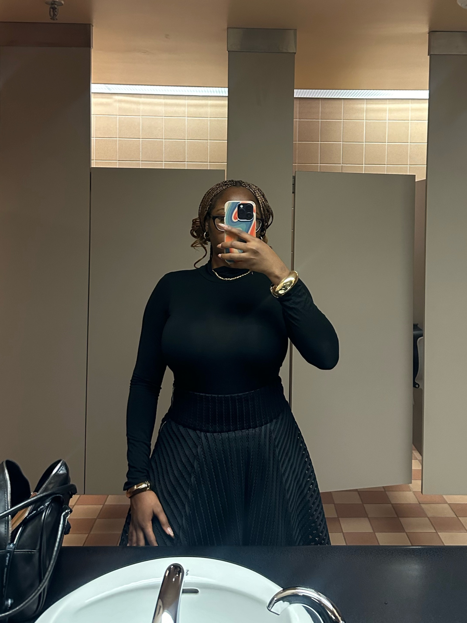 dressing up keeps me sane on my way to the office. who else can relate ? 🤭🫣 #stylebyemmanuela 

look 1
blazer set (sold individually): @zara 
cami top: @zara 
glasses: @oscarwyleeca 

look 2:
turtleneck: @guess 
skirt: mum’s closet
glasses: @oscarwyleeca 

look 3
turtleneck: @zara 
pants: @zara 
glasses: @oscarwyleeca 

look 4
sweater: @guess 
pants: @dynamiteclothing 
glasses: @mint_vision 

do you wanna see more work outfit inspo? let me know in the comments ⬇️💋

will link similar items only on my LTK shop (link in bio)
.
.
.
#outfitinspo #workoutfit #torontoblogger #torontofashionblogger #corporatefashion #officeoutfits #officeoutfitoftheday #blackcontentcreators #blackgirlmagic