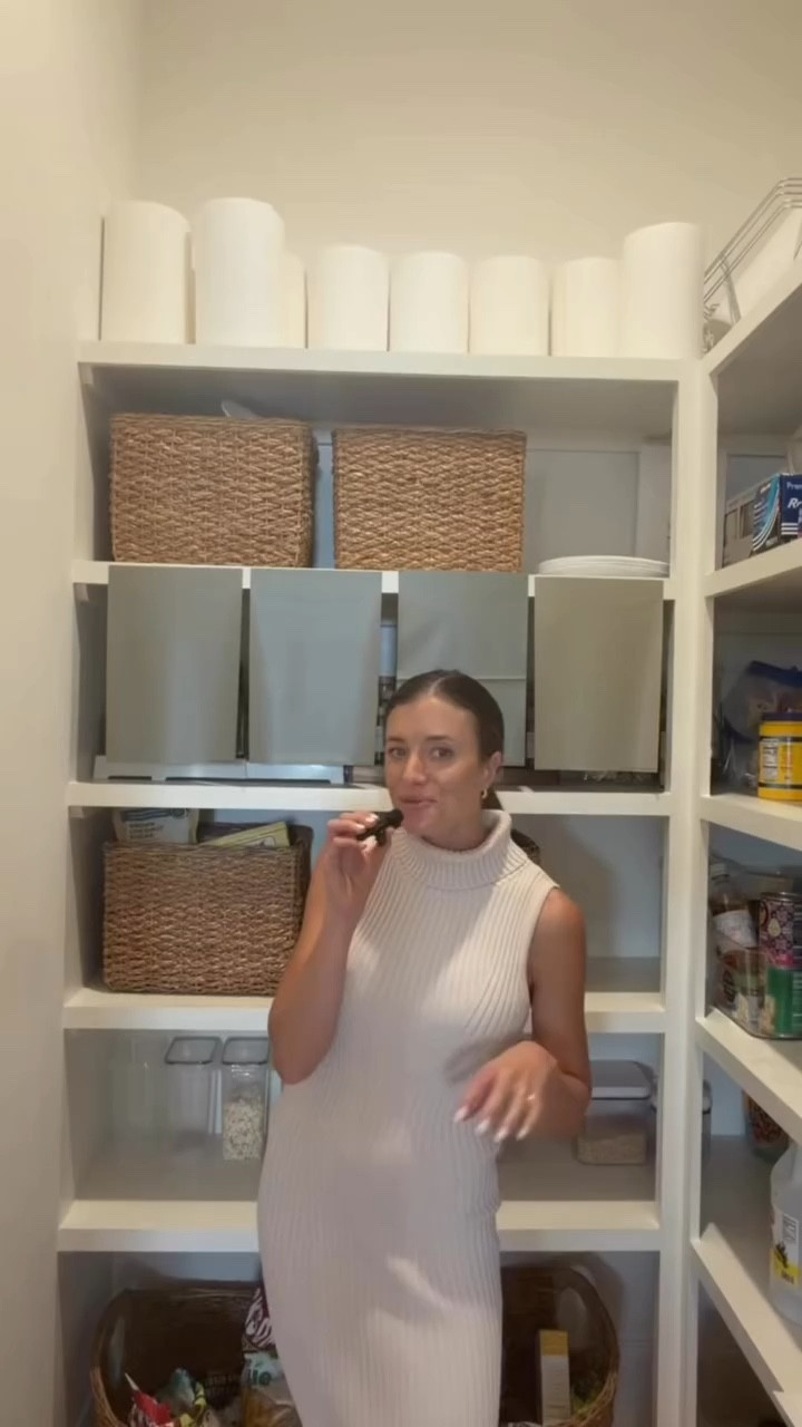 Small spaces are where I have the most fun 🤍
A pantry might not be the biggest room in your home, but it’s the perfect place to play with color.
Wait until you see how this one came together… you’re going to want to rethink your own pantry 👀
