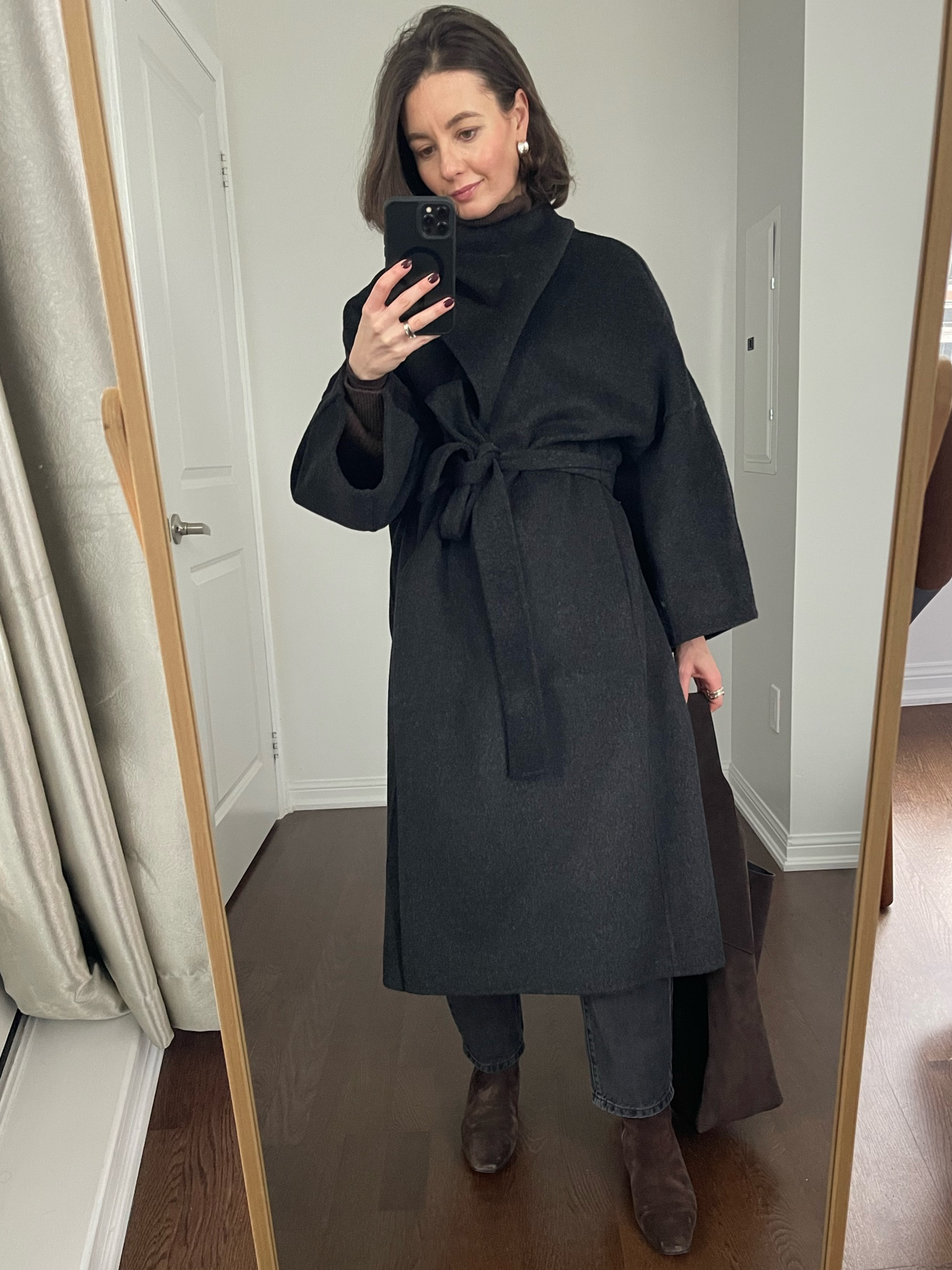 Scarf coat (xs-m), grey barrel jeans, suede boots, suede bag, chunky brown sweater, stud belt

#LTKStyleTip #LTKSeasonal