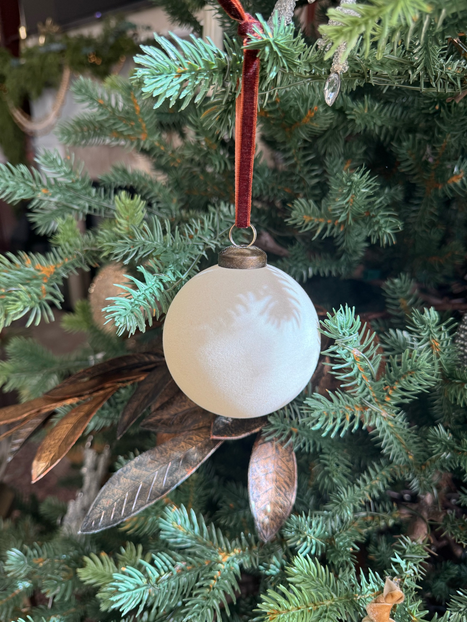 If you’ve been searching for the trending flocked ornaments, these are simply the best! 🙌🏽
They have that velvety, vintage look, come in an array of colors, are shatter-proof and are finished off with a velvet ribbon ready to hang on your tree.
The best part— this creamy off-white is still in stock!
Grab them while you can. 

#ornaments
#flocked
#flockedornaments
#christmas
#tree
#christmastree

#LTKHoliday #LTKHome #LTKSeasonal
