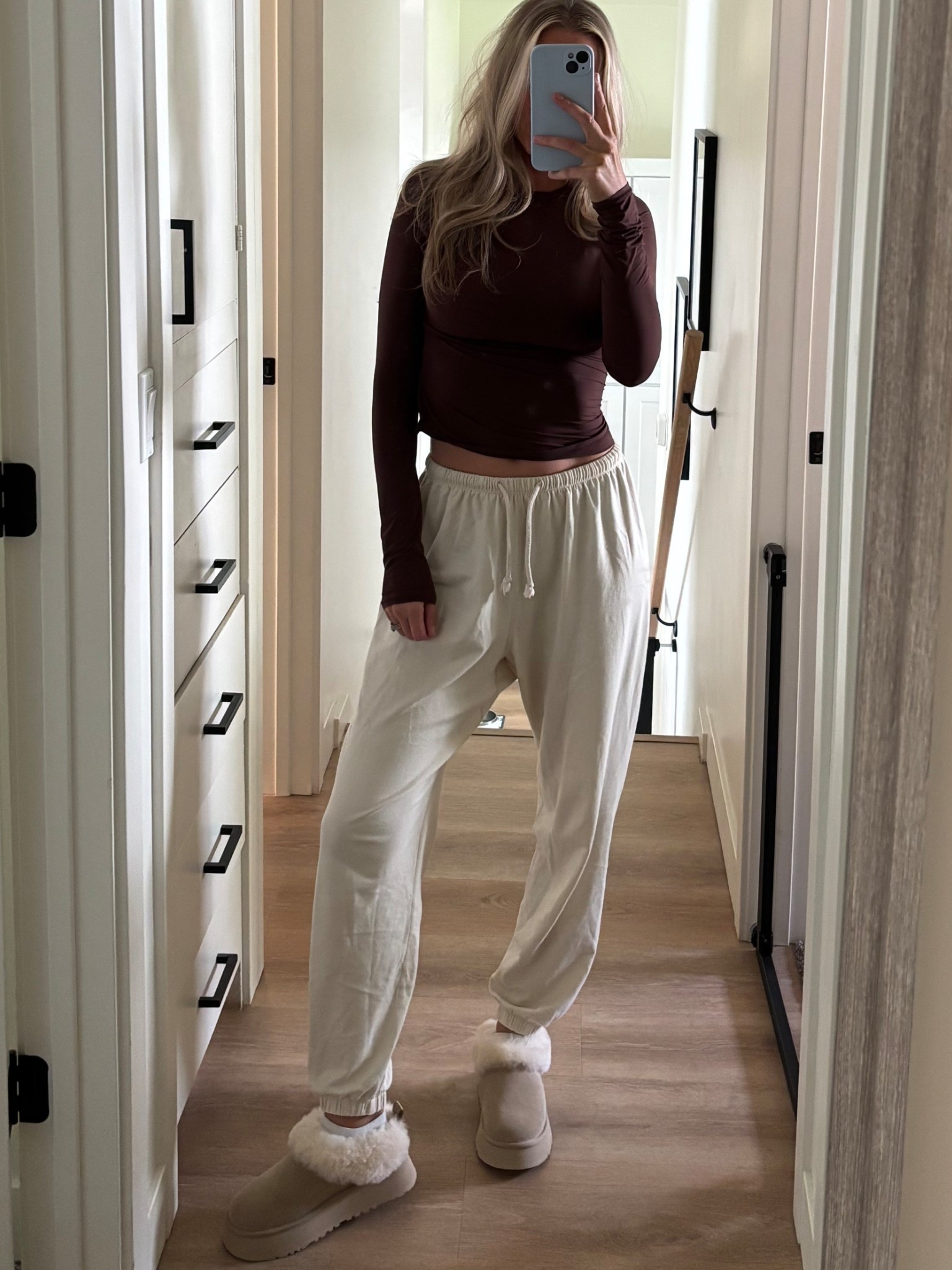 Sunday fall uniform 🤎🤍
Top- small 
Shoes - TTS 
Exact sweats are until Sundown, wearing a M/L

#LTKFallSale #LTKShoeCrush #LTKSeasonal